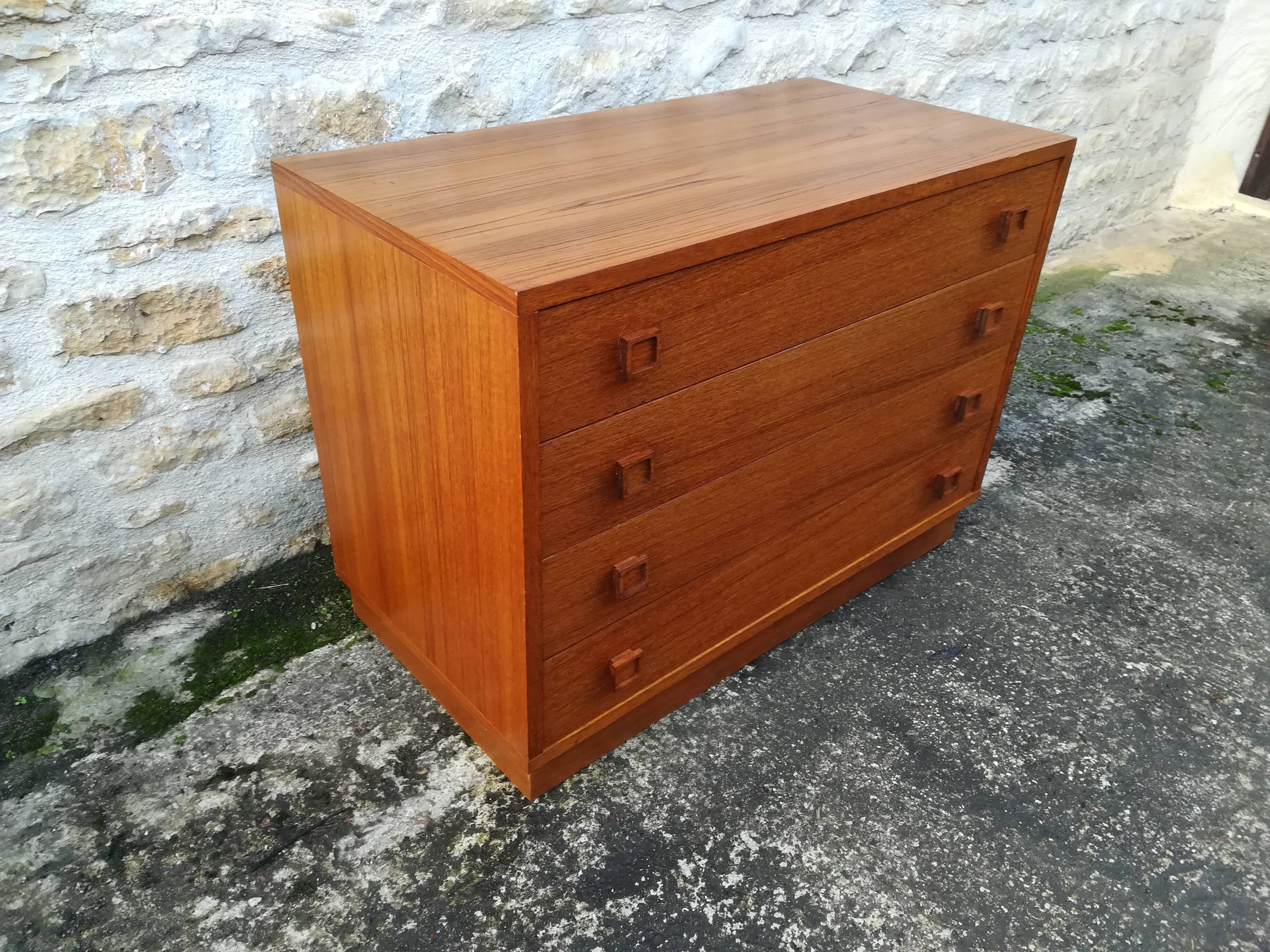 Chest of drawers