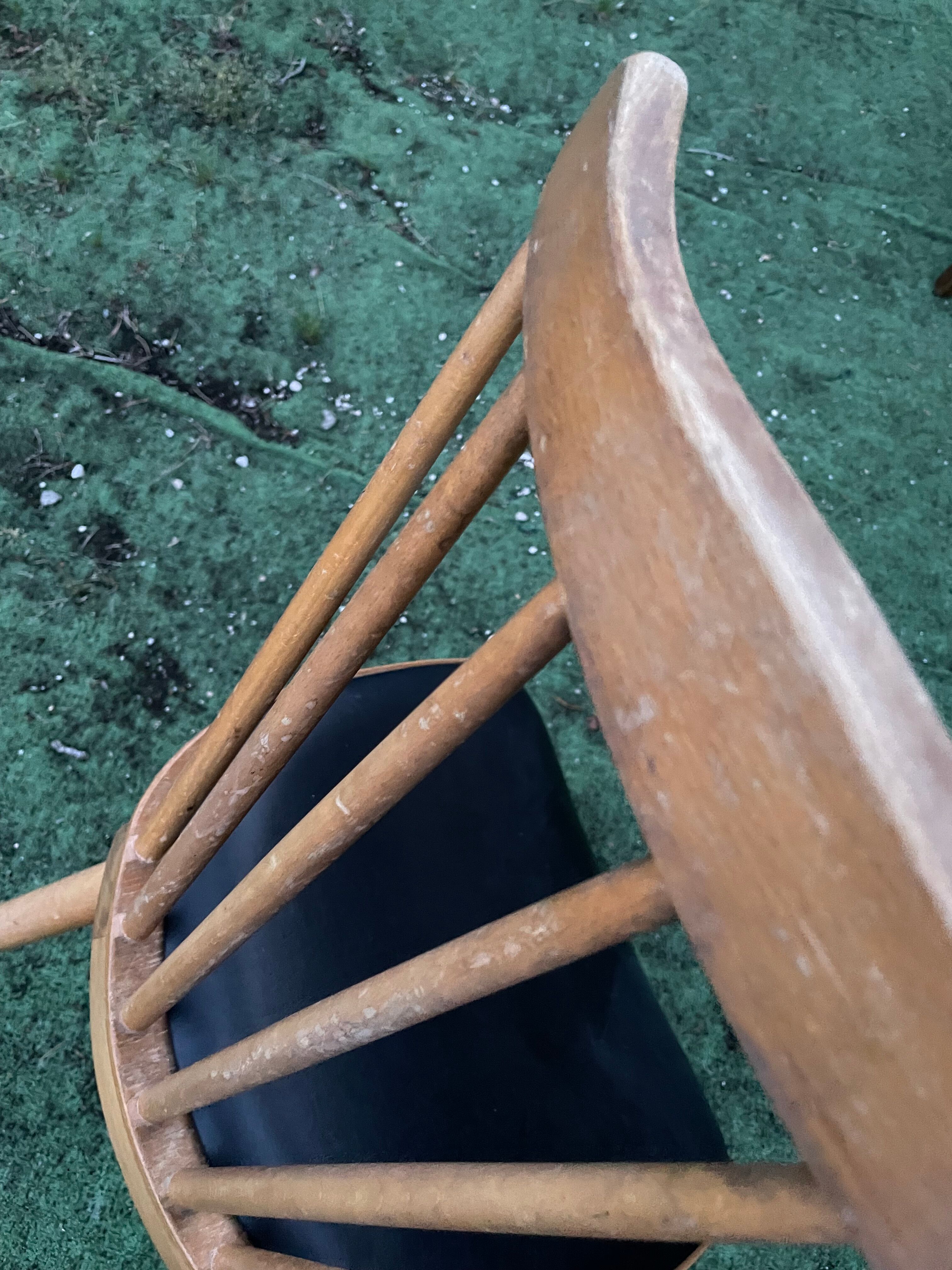 Chaise Baumann modèle menuet assise simili cuir noir