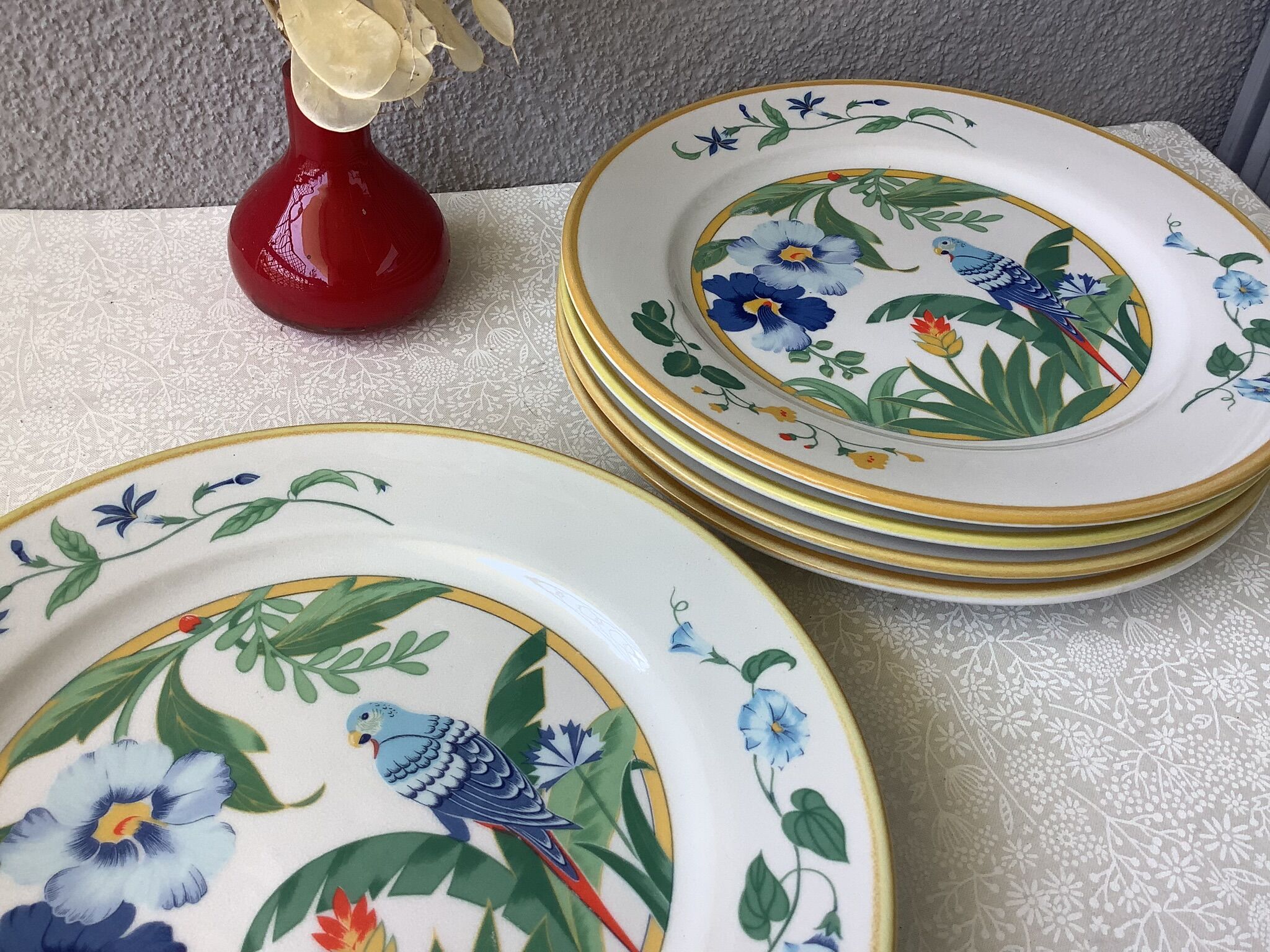 Ara Pier Import Japan Hibiscus and Parrot plates