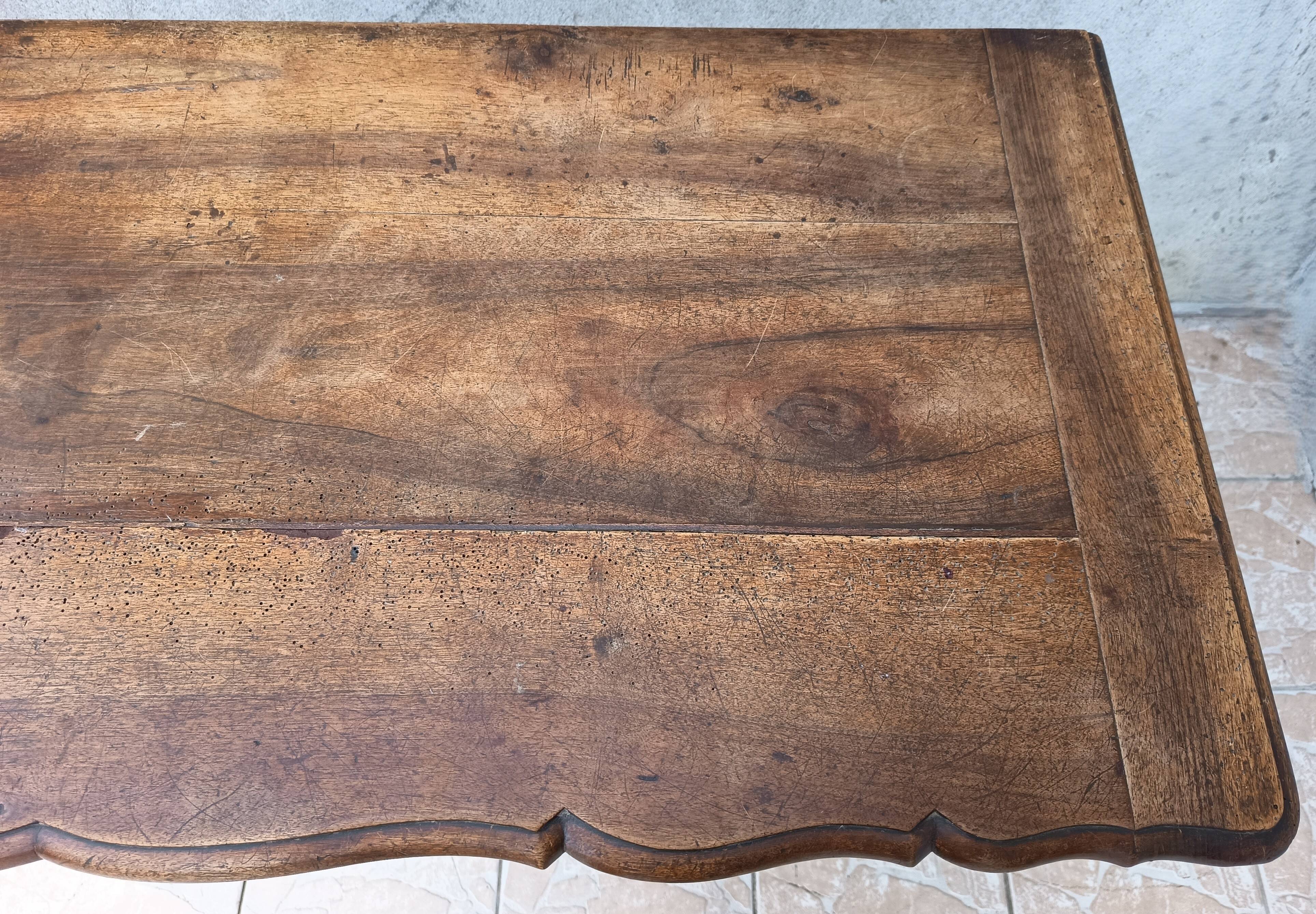 Provençal kneading trough in walnut from the 18th century.
