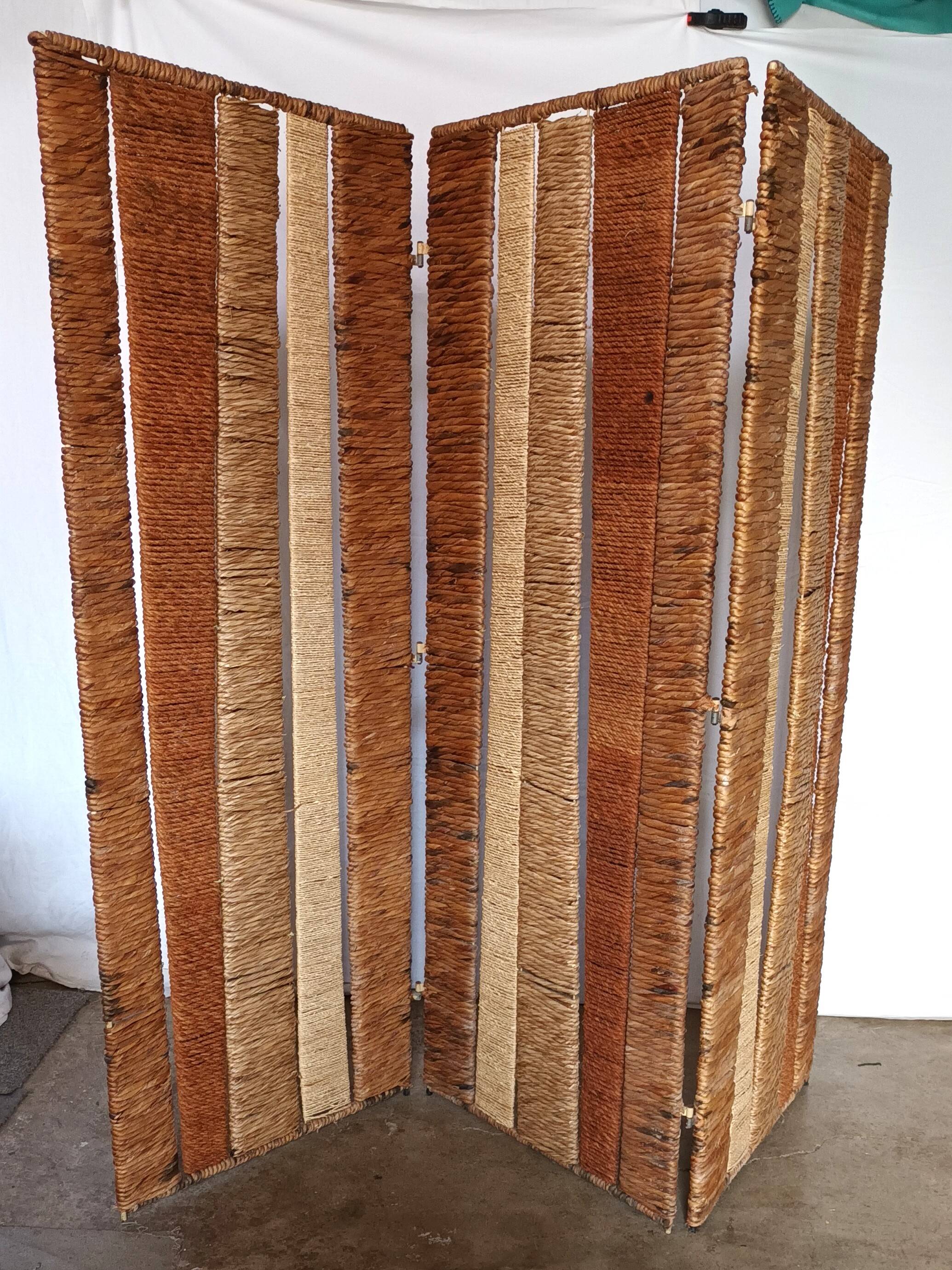 Three-panel screen in natural fibre