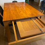 Extendable teak table