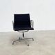 Chaise de bureau EA108 de Charles & Ray Eames pour Vitra