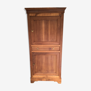 Armoire homme debout