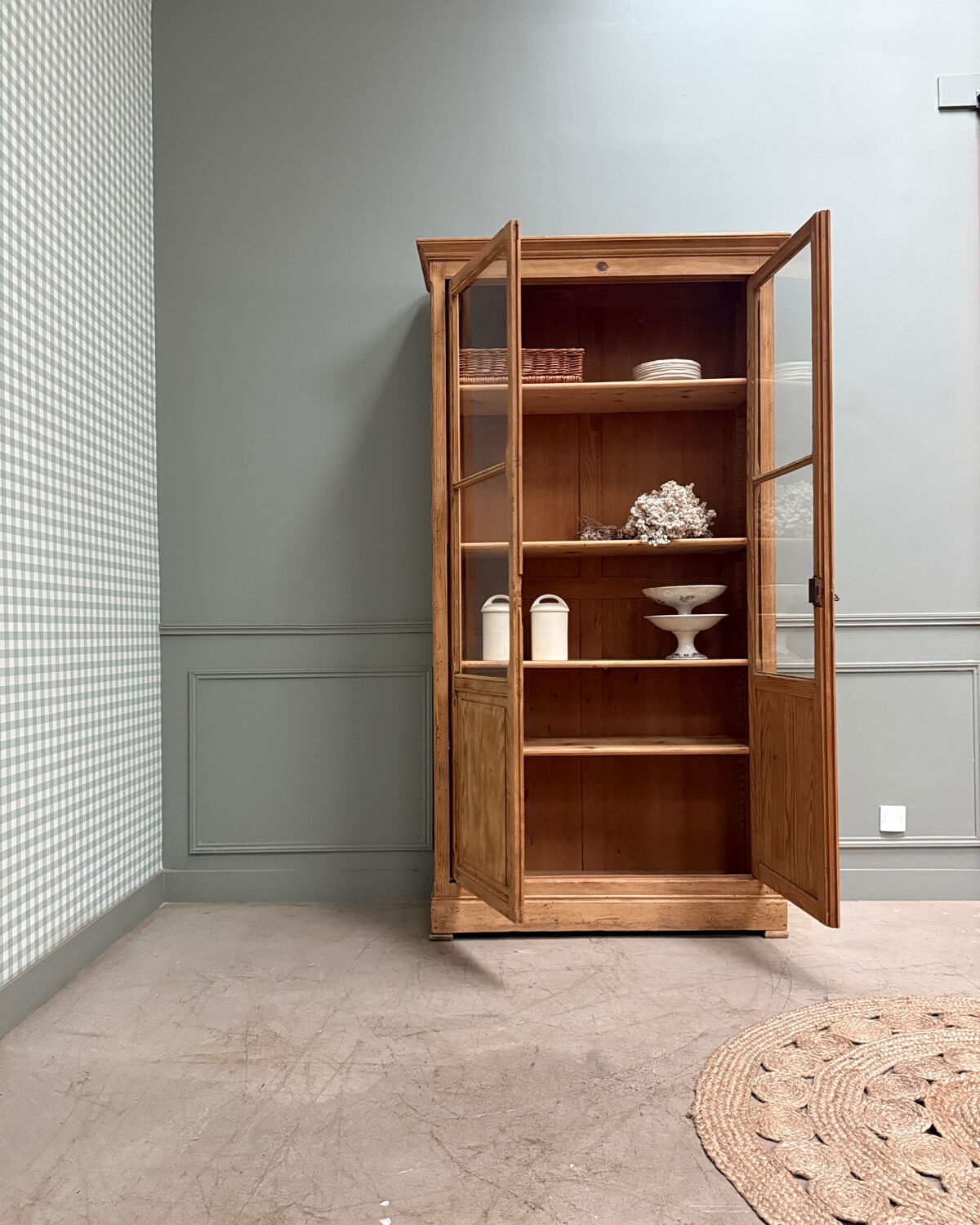 Vintage Delagrave display cabinet (renovated)