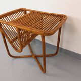 Table d’appoint / table basse avec porte-revue en rotin vintage années 60