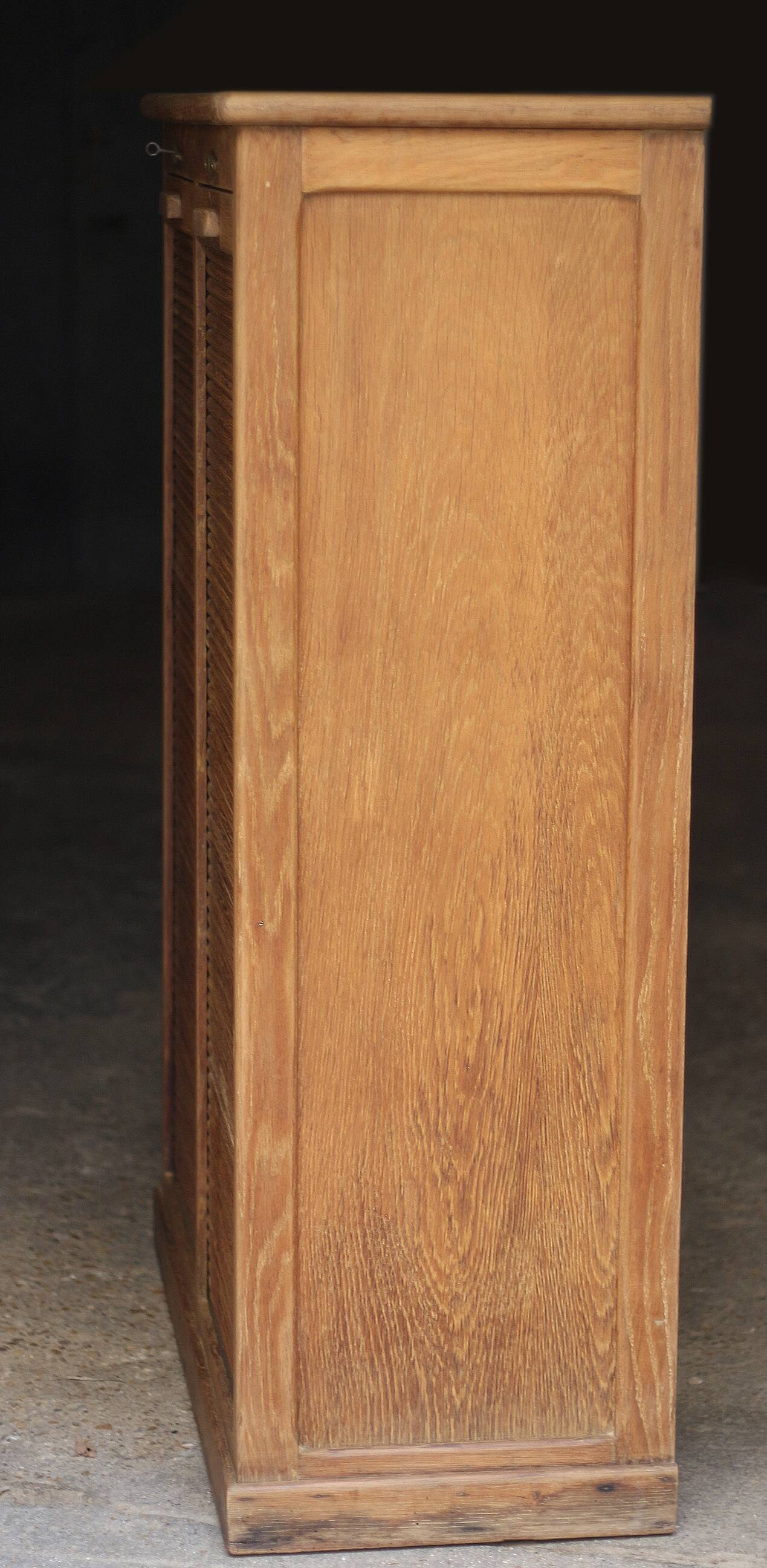 Drawer cabinet with a beautiful patina;