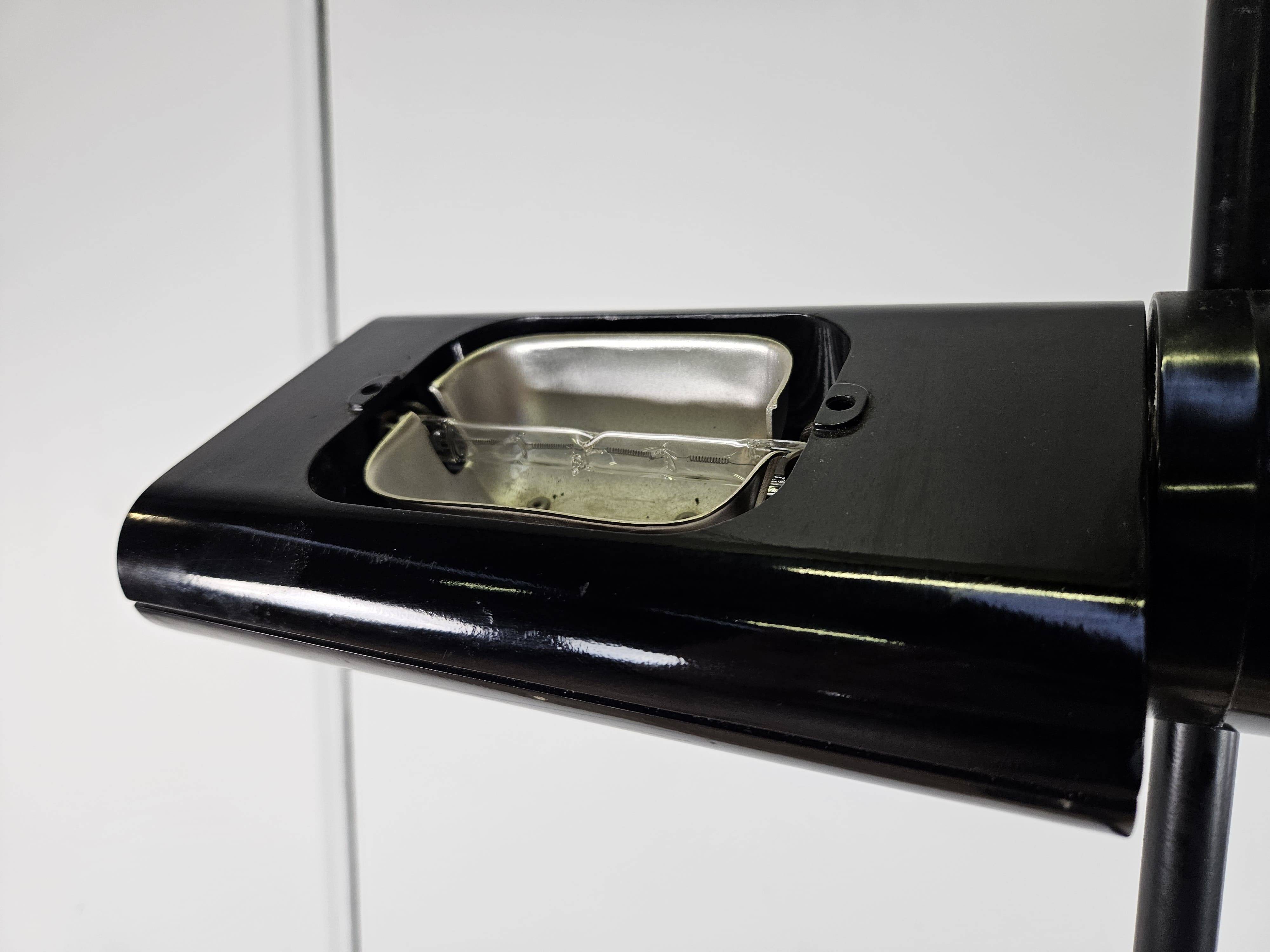 Lampadaire Aton conçu par Ernesto Gismondi en 1980 pour Artemide