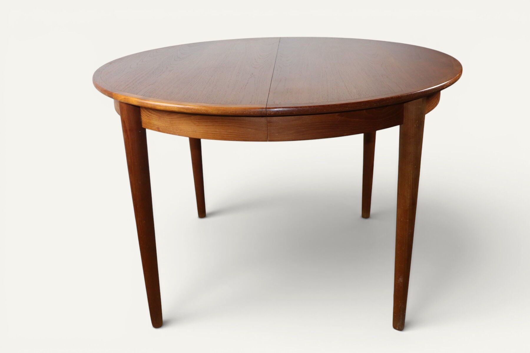 Table ronde de repas extensible danoise en teck – Années 1960