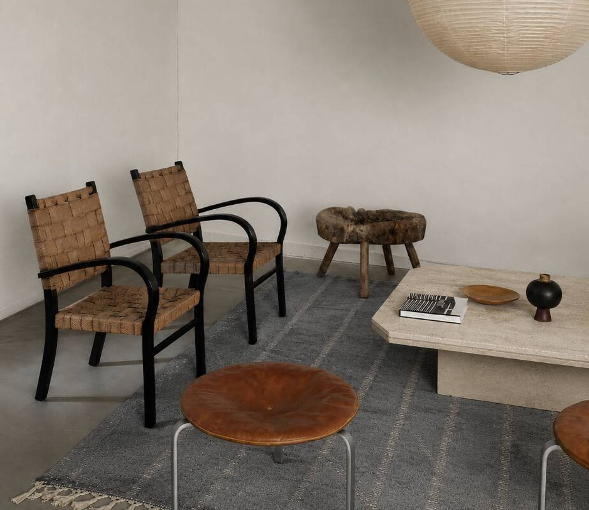 Design coffee table in raw travertine, mid-20th century Italy 1970.