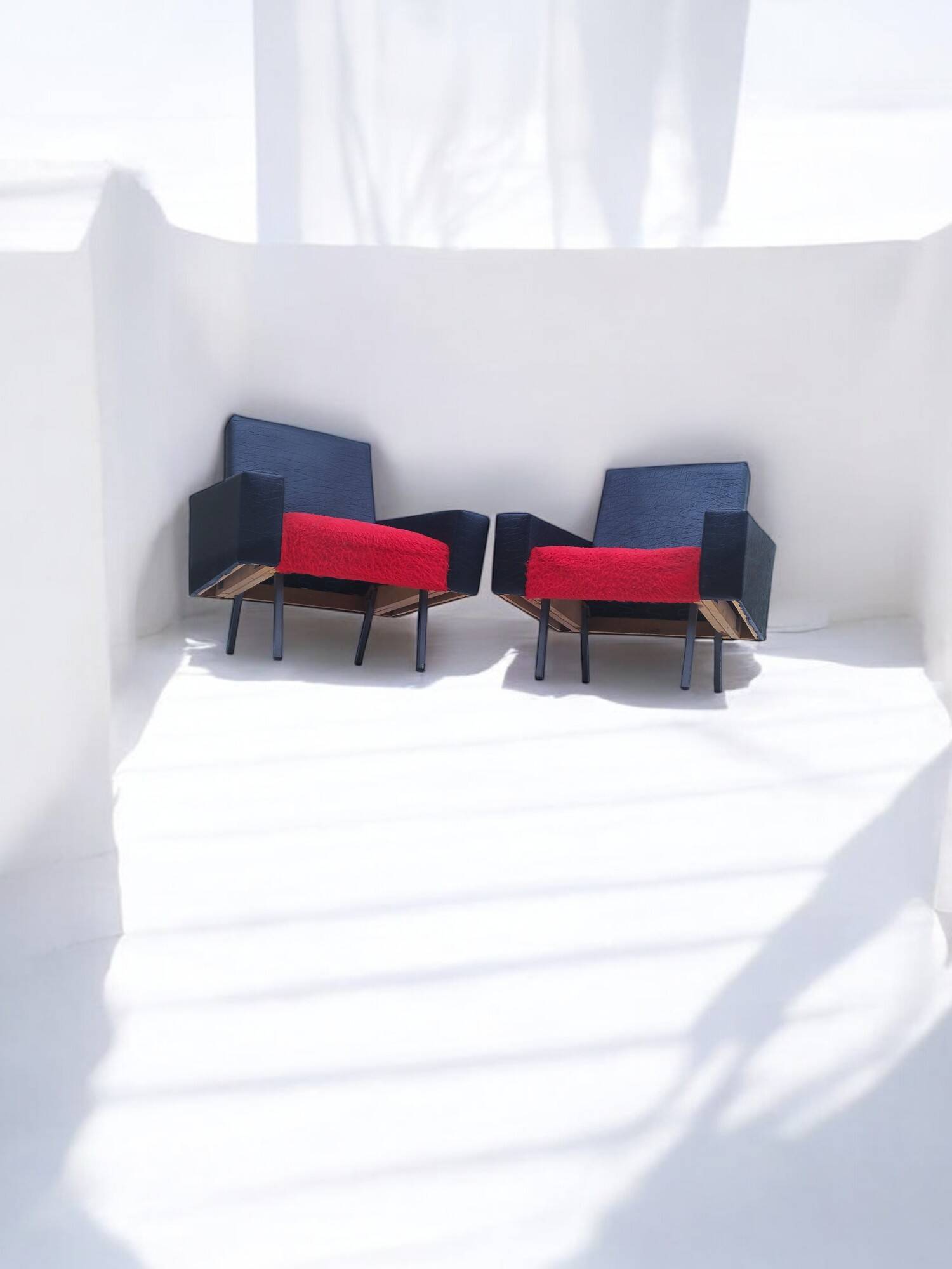 Retro armchair in black and red skai (1)