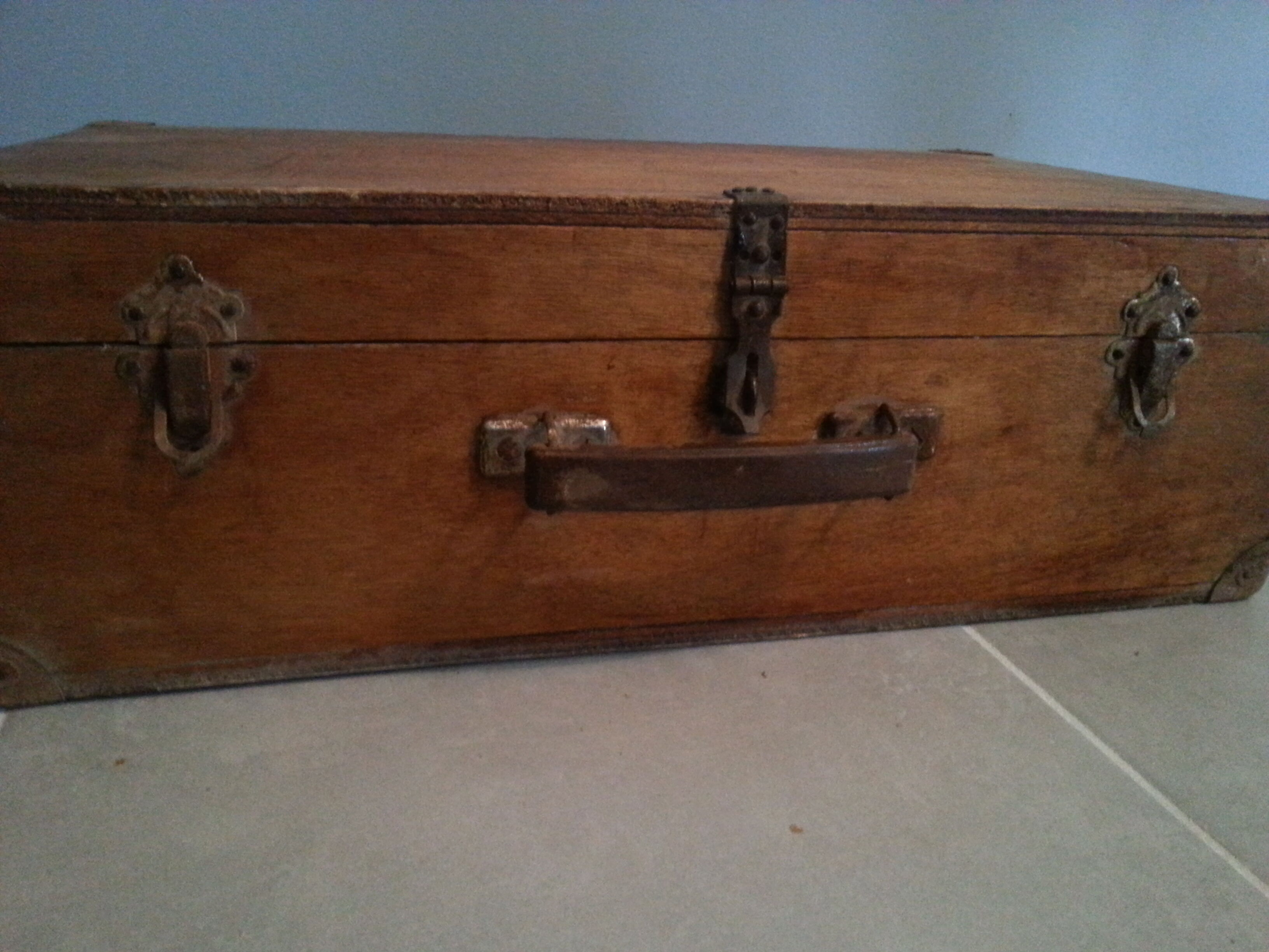 Valise en bois ancienne