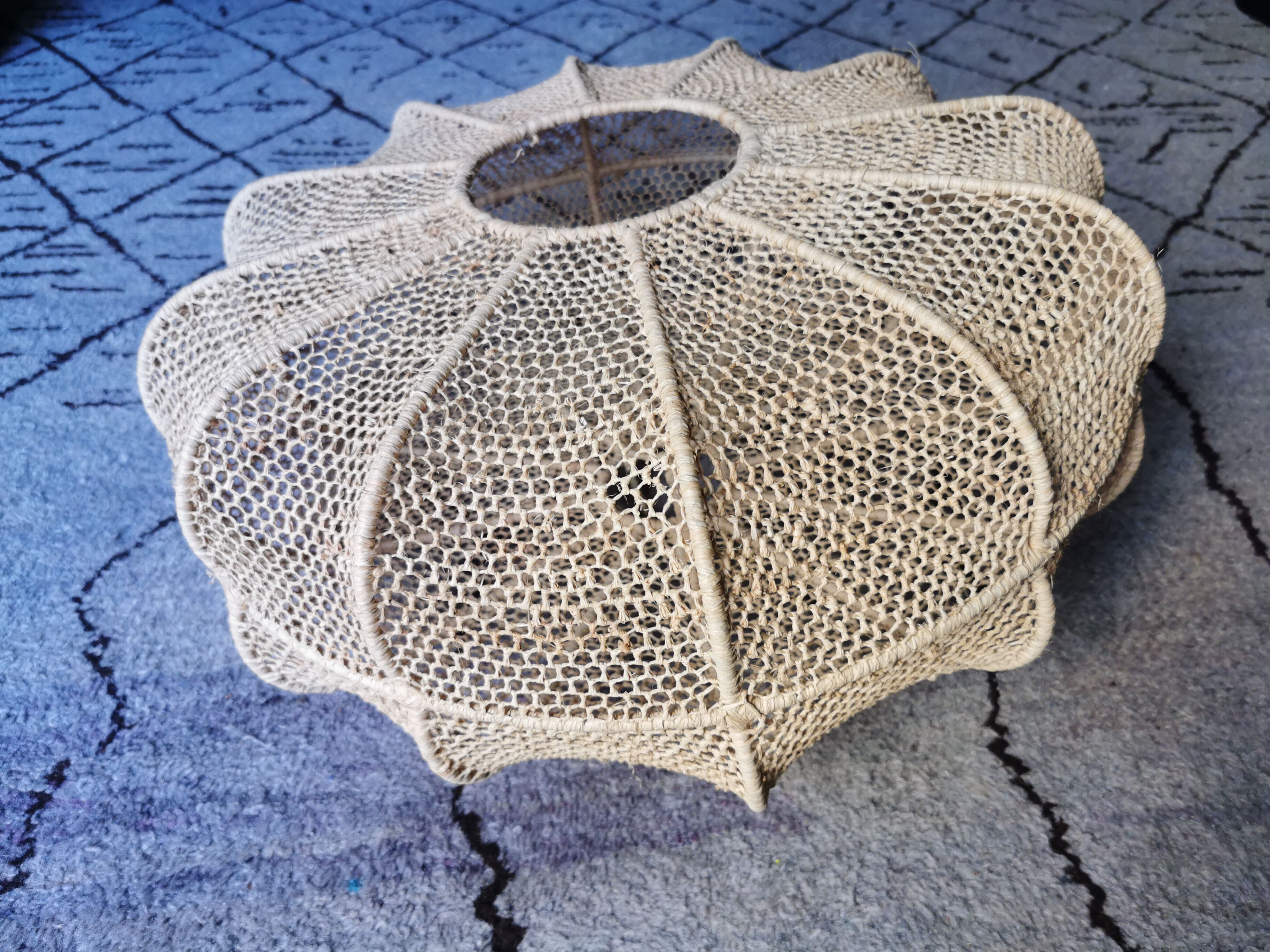 Handmade raffia suspension light