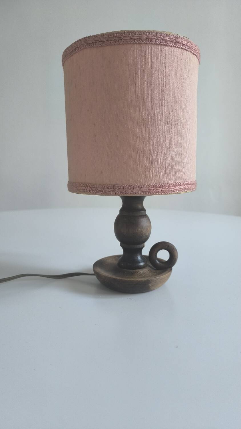 Table lamp in turned wood