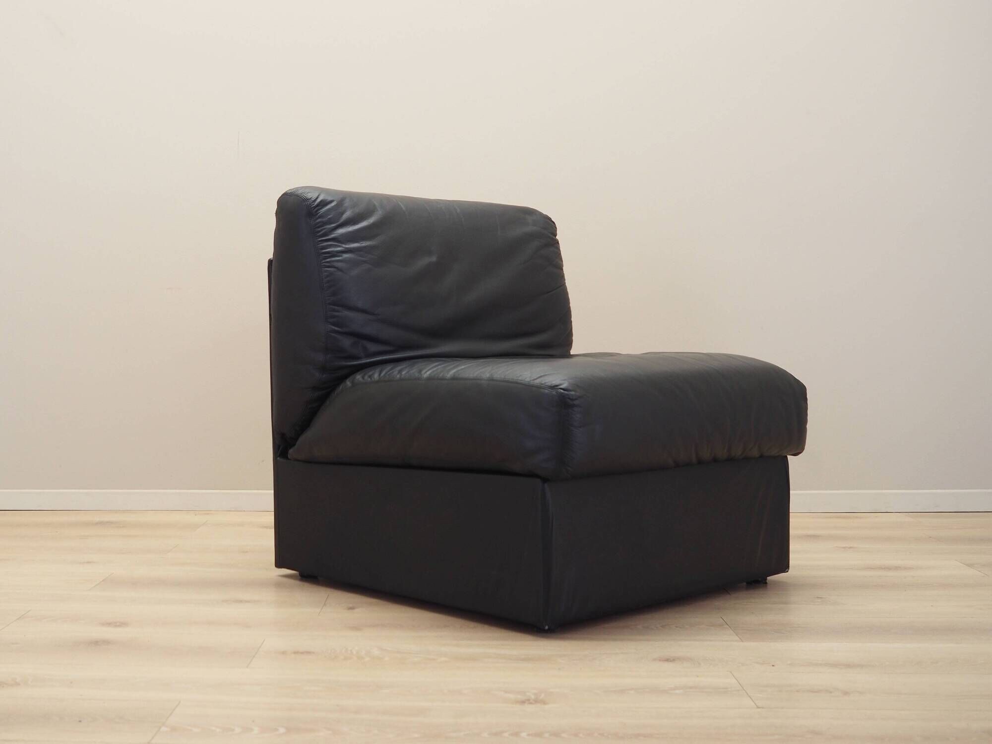Black leather pouf/armchair, Italian design, 1960s, made in Italy.