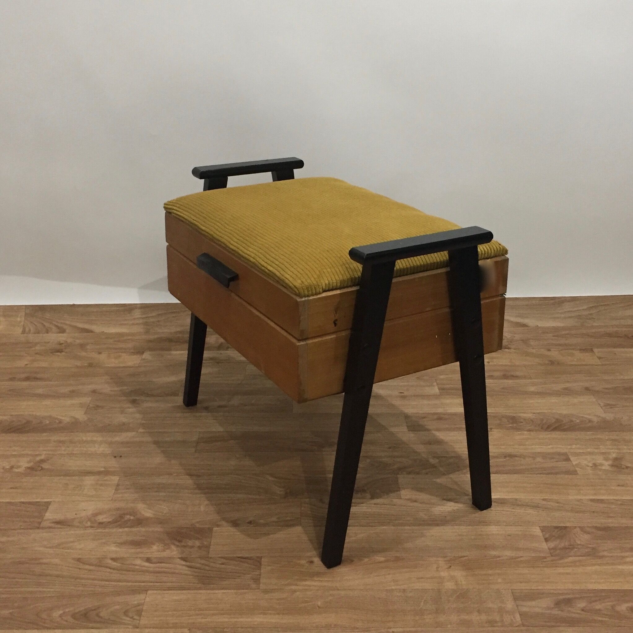 Chest sewing box 60s