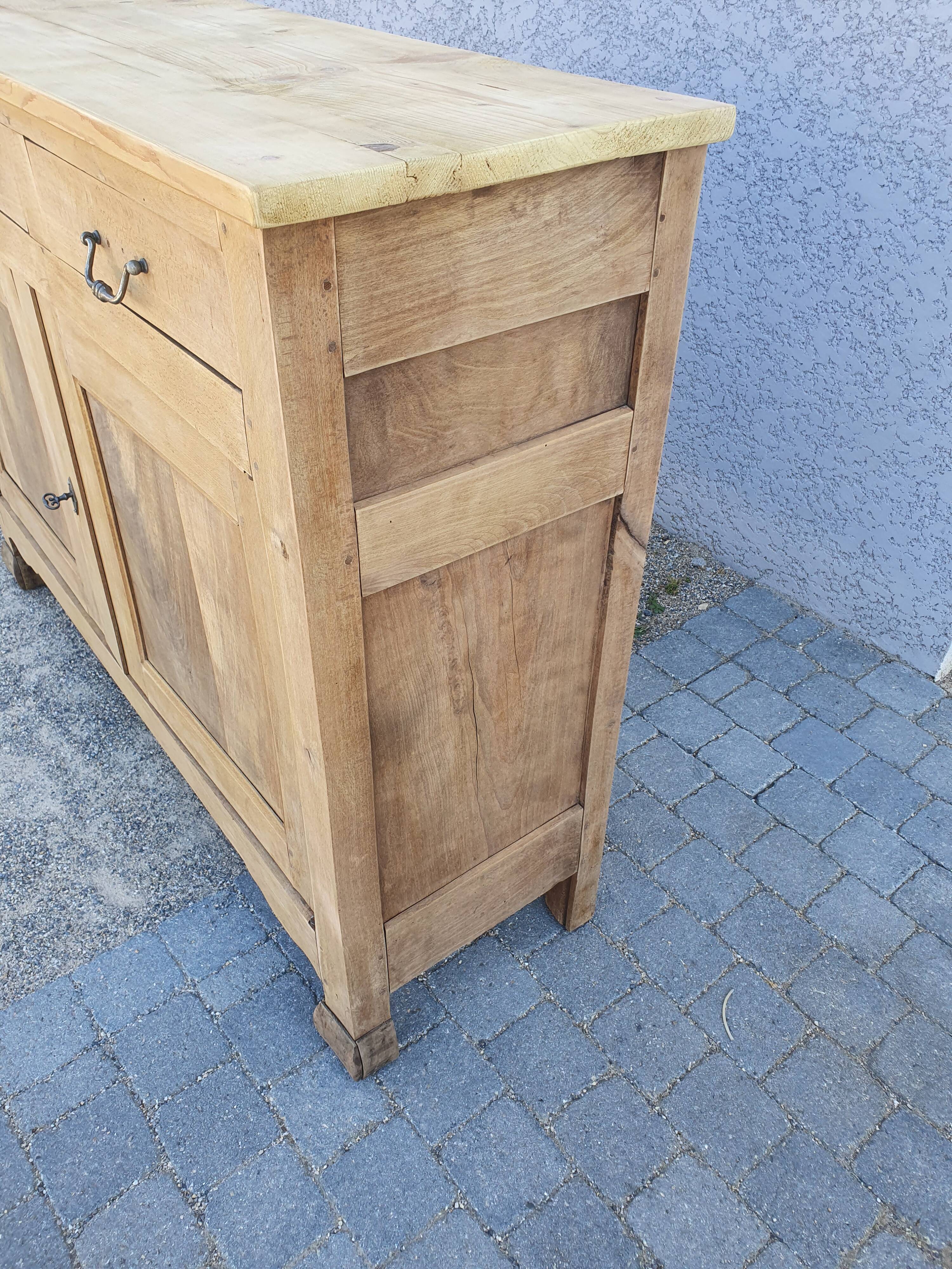 Bahut buffet furniture of old raw wood shallow