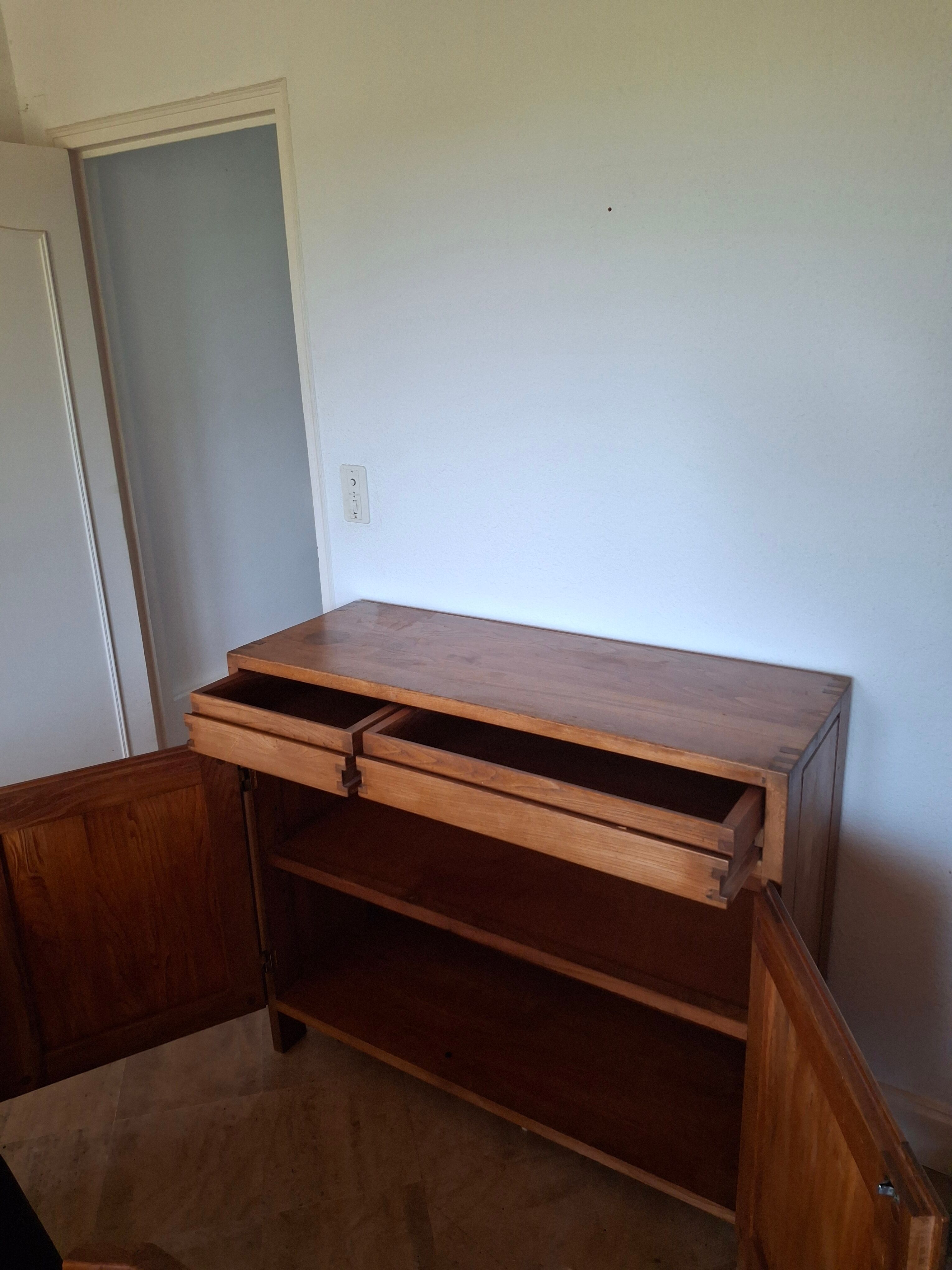 Buffet in solid elm