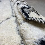 White wool rug embossed with frame 156x255cm