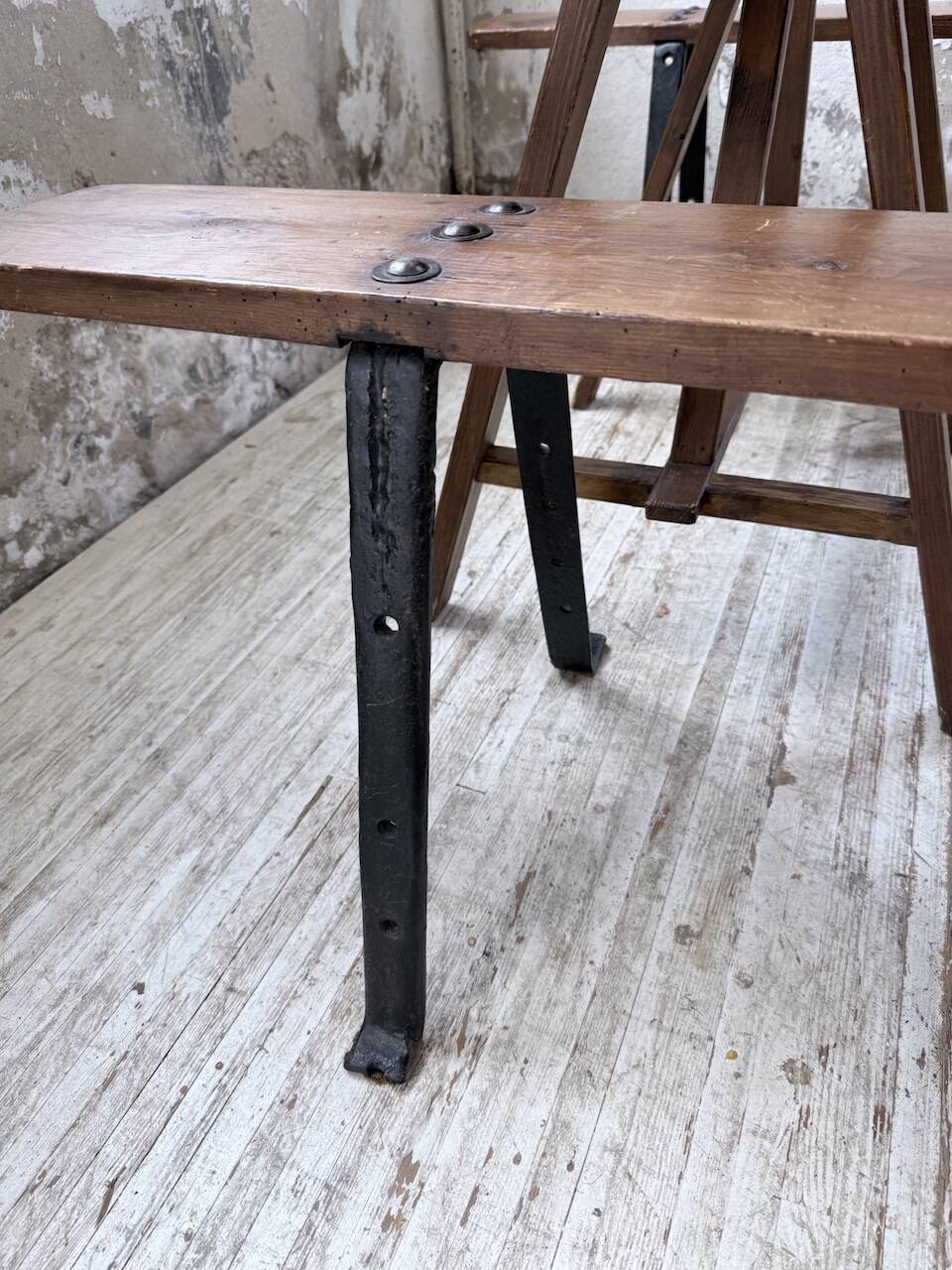 XXL trestle farm table 4m and its benches