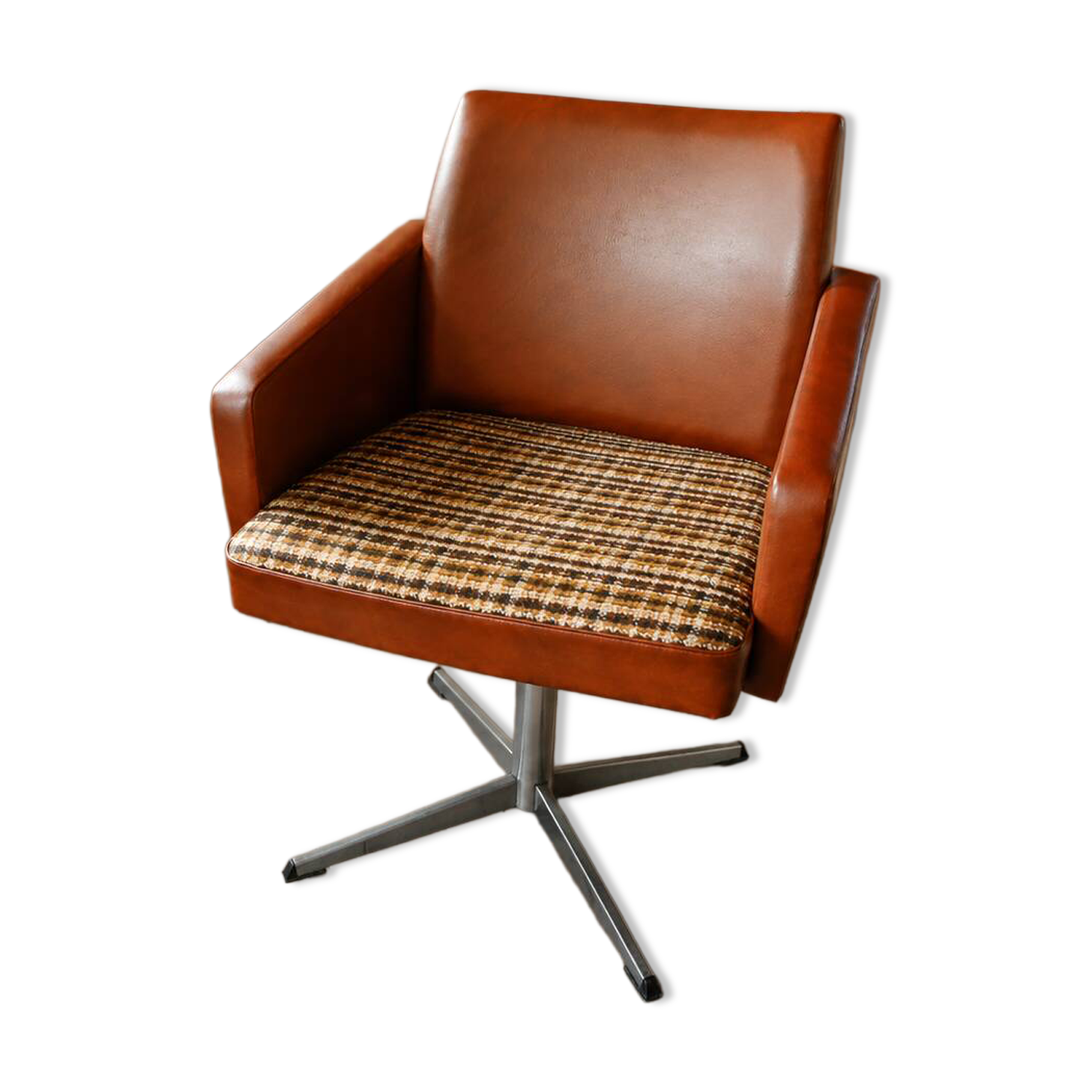 DDR Retro Swivel Armchair (1970s) – Brown Faux Leather & Checkered Seat