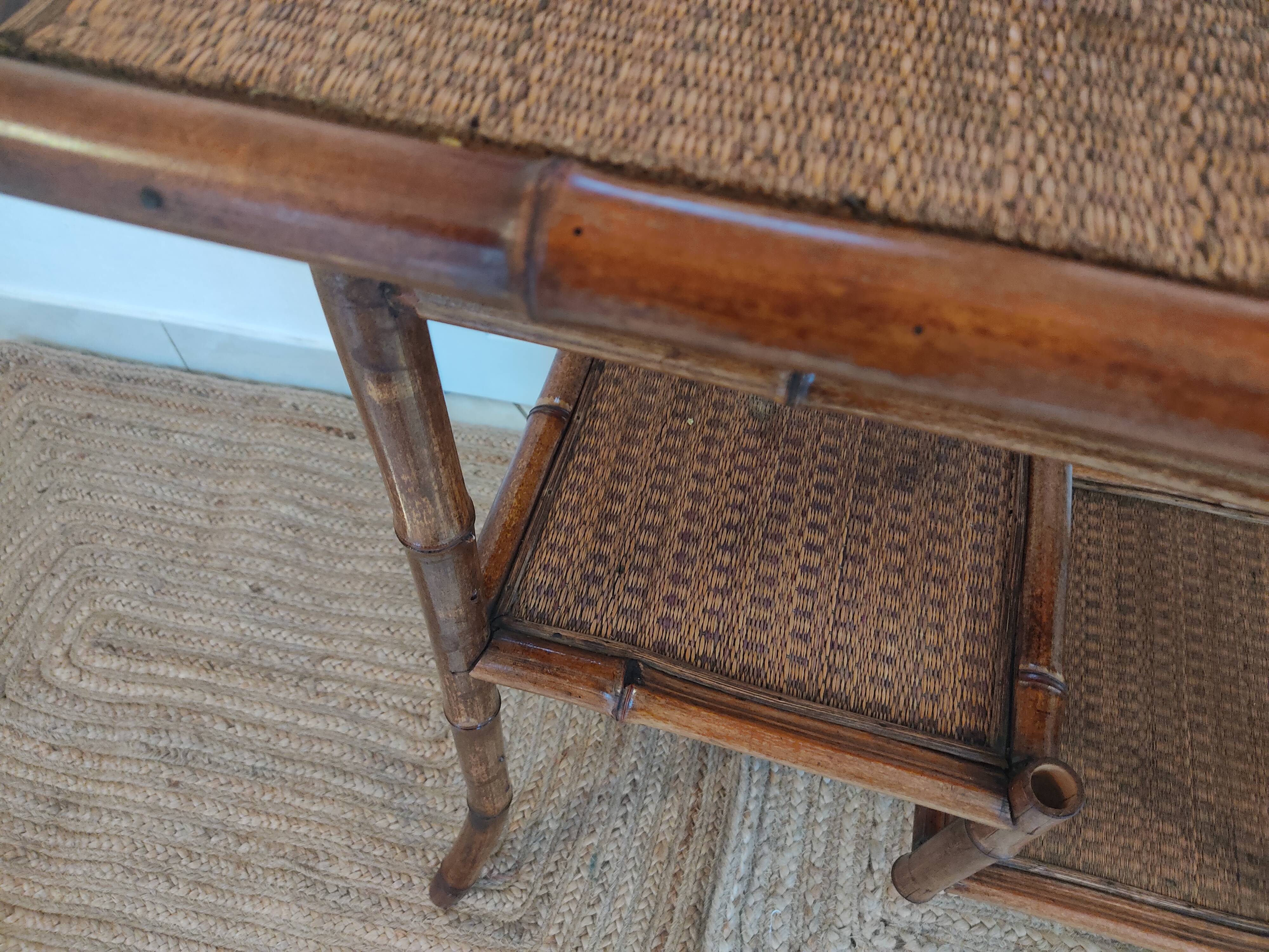 Table d' appoint art nouveau en bambou