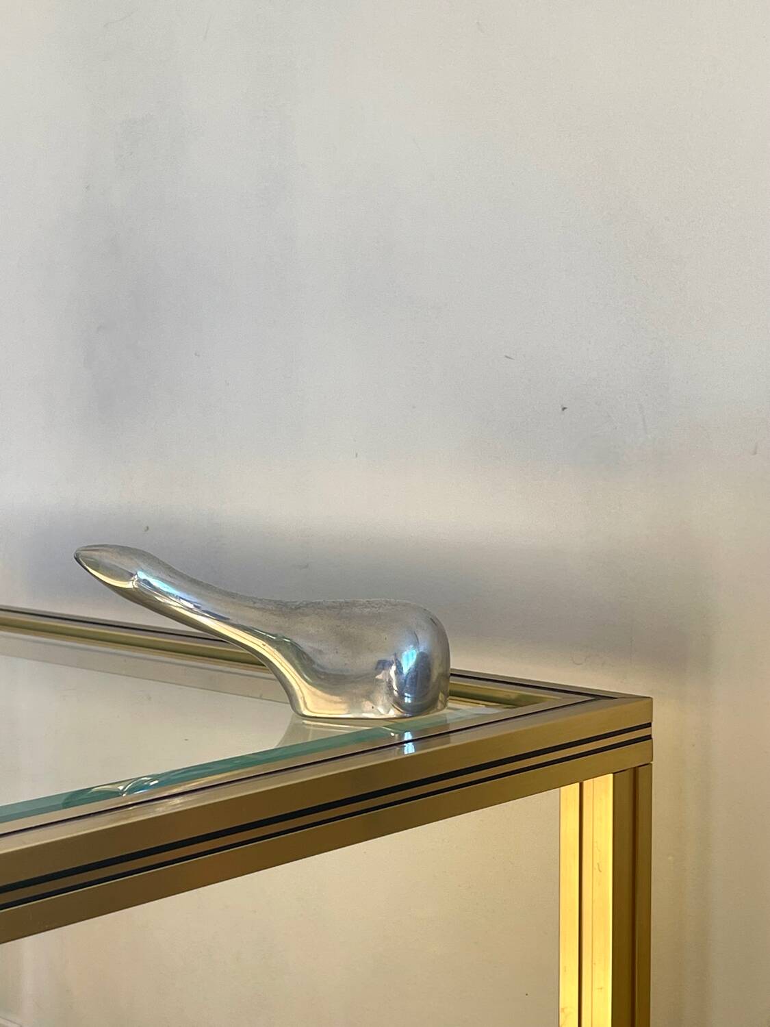 Ours stylised minimalist 1970.