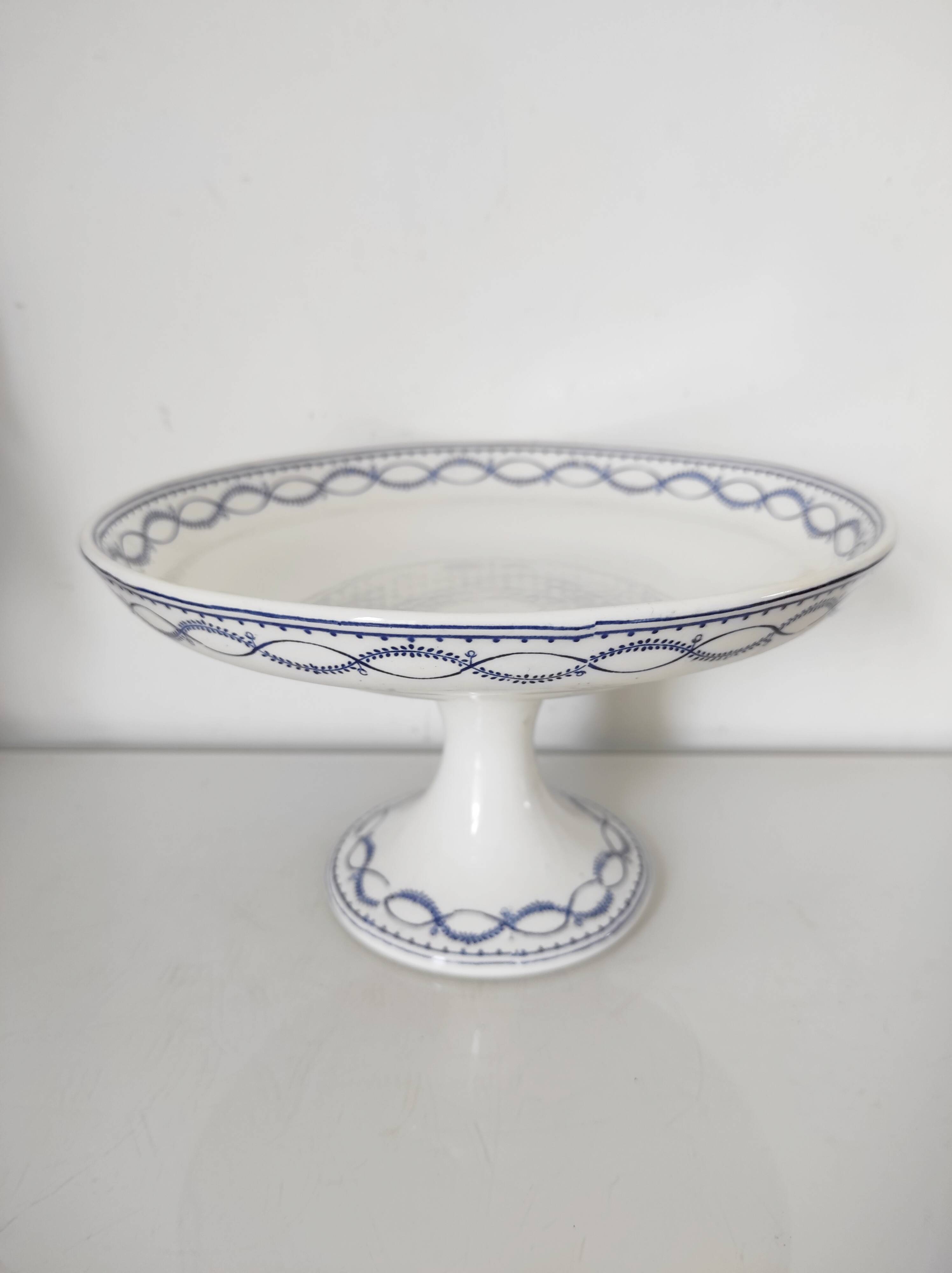 Boch Frères earthenware heeled dish
