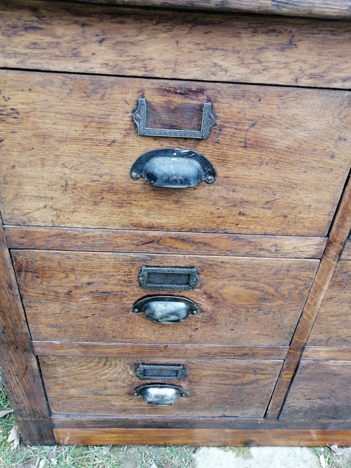 Meuble de métier en bois avec tiroirs