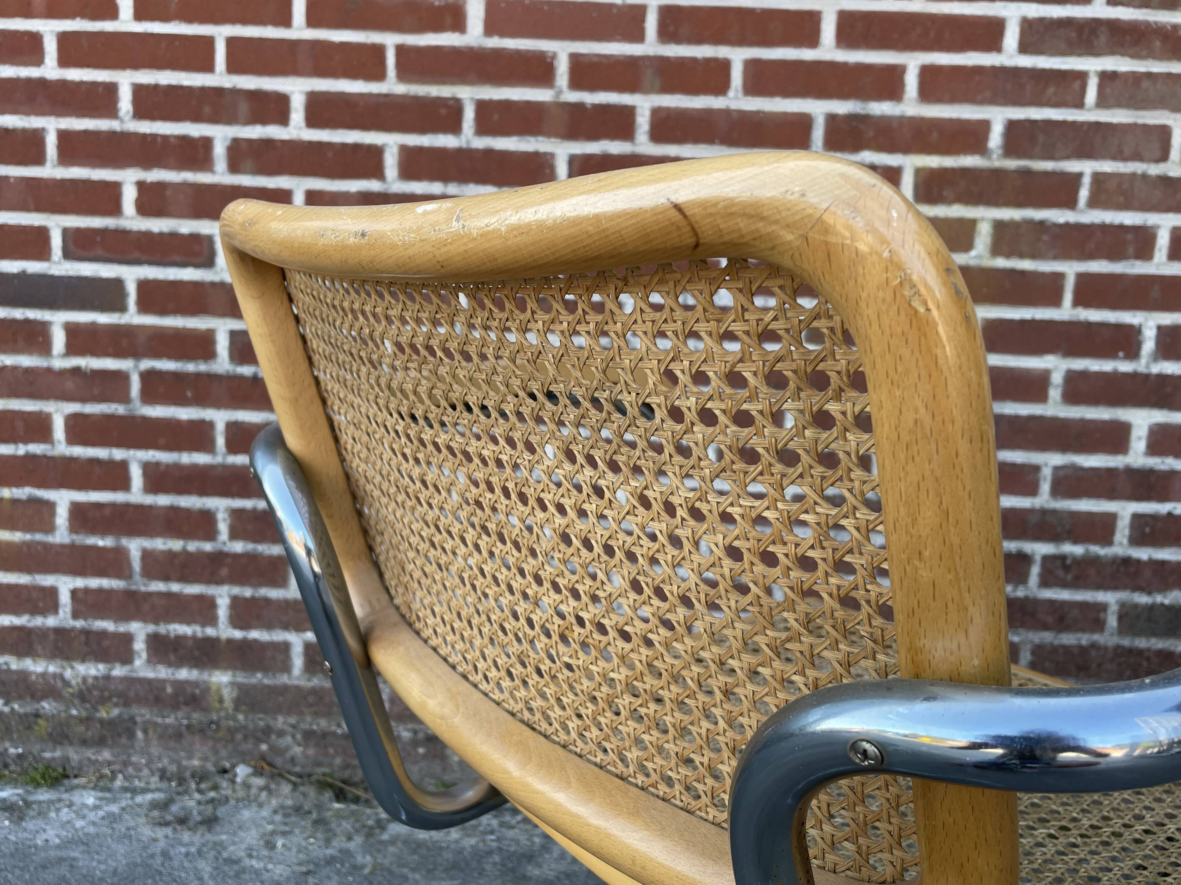 Cesca chair B64 with armrests by Marcel Breuer Design