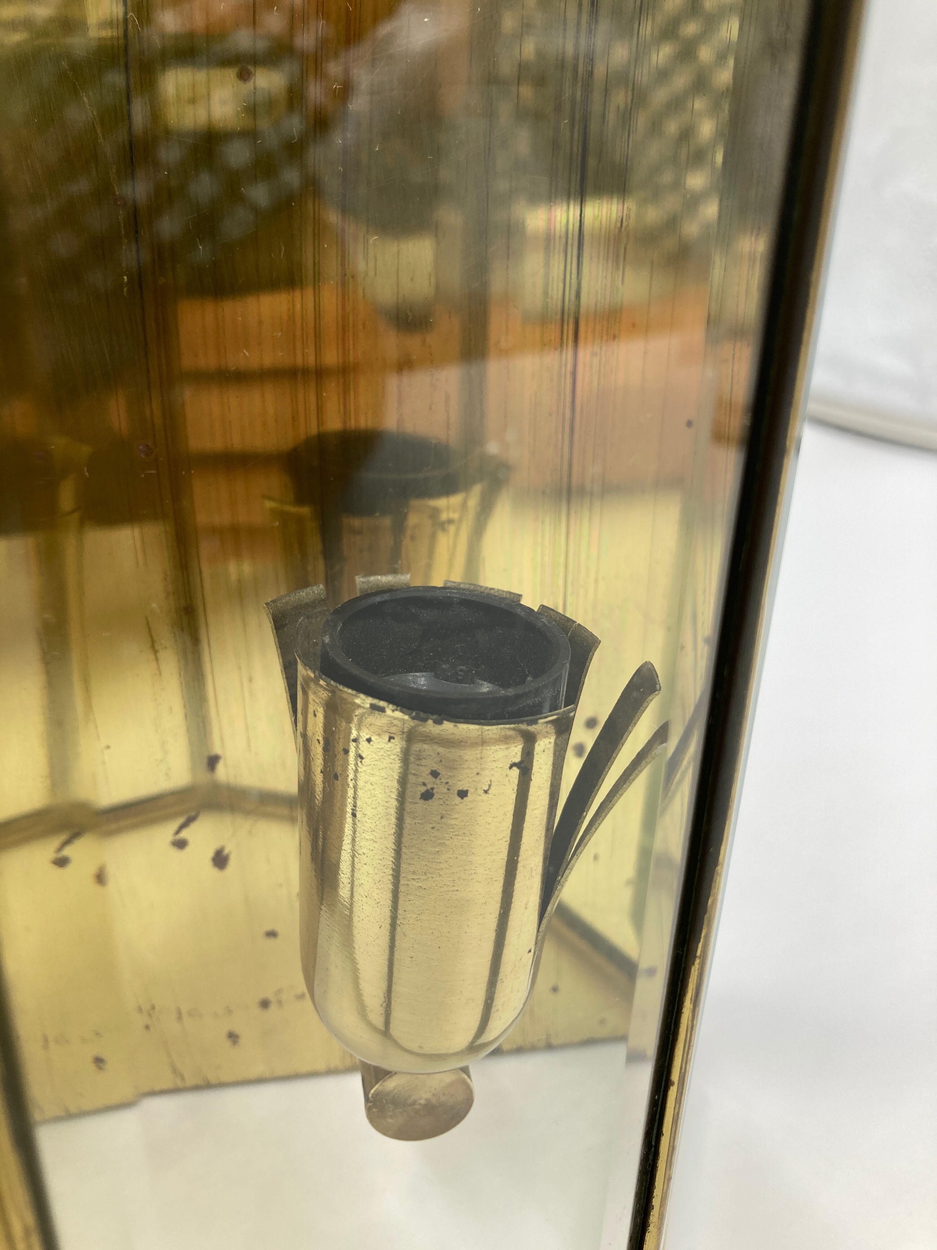 Applies two brass and glass fires