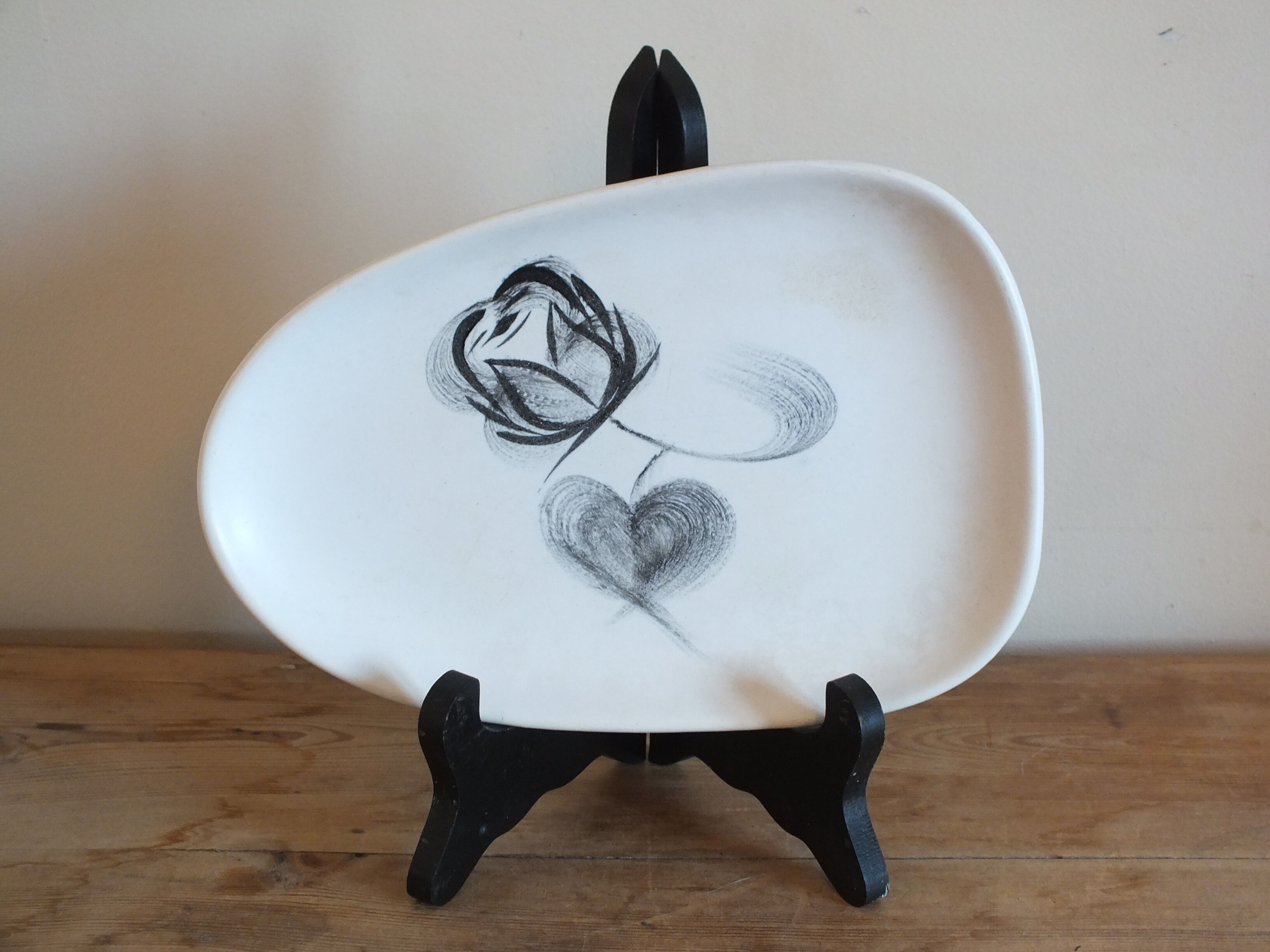 Ravier vintage forme libre Niderviller modèle rose noire