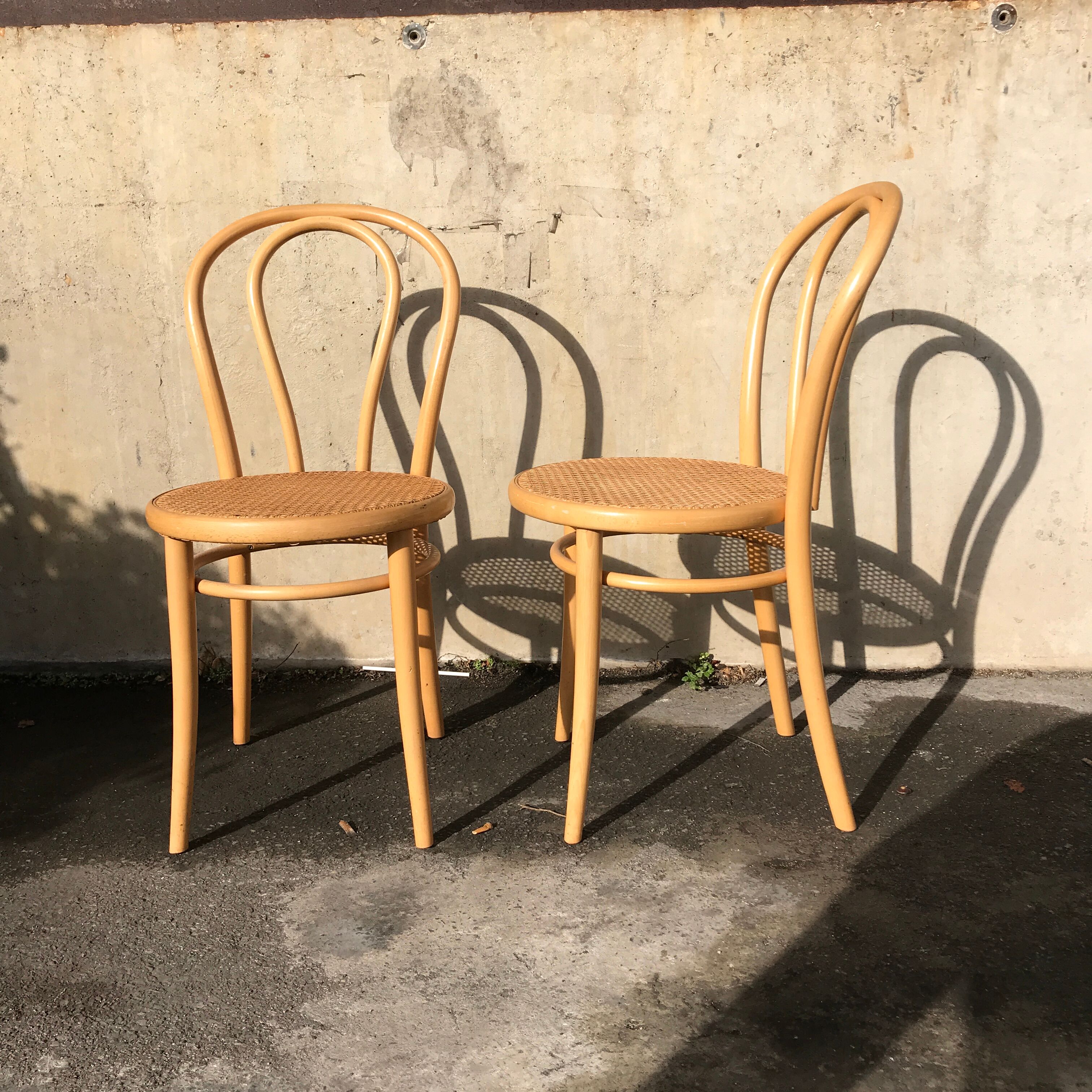 Pair of wooden chairs sews blonde