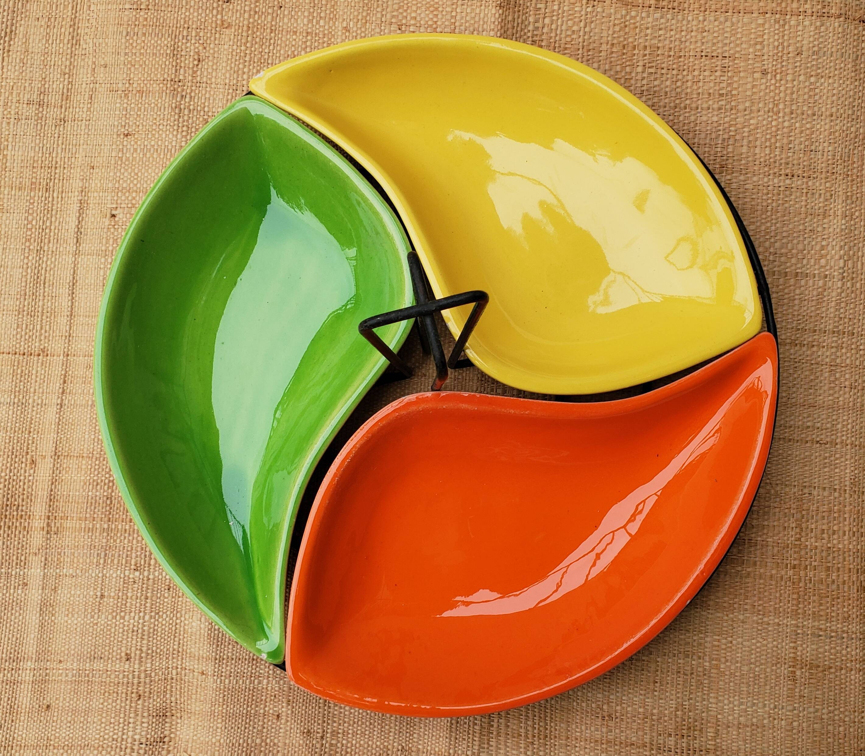 60 colorful compartmentalized dish