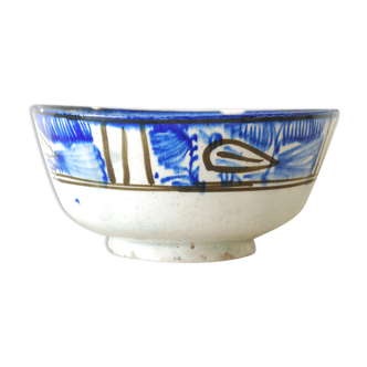 Oriental old cup in earthenware