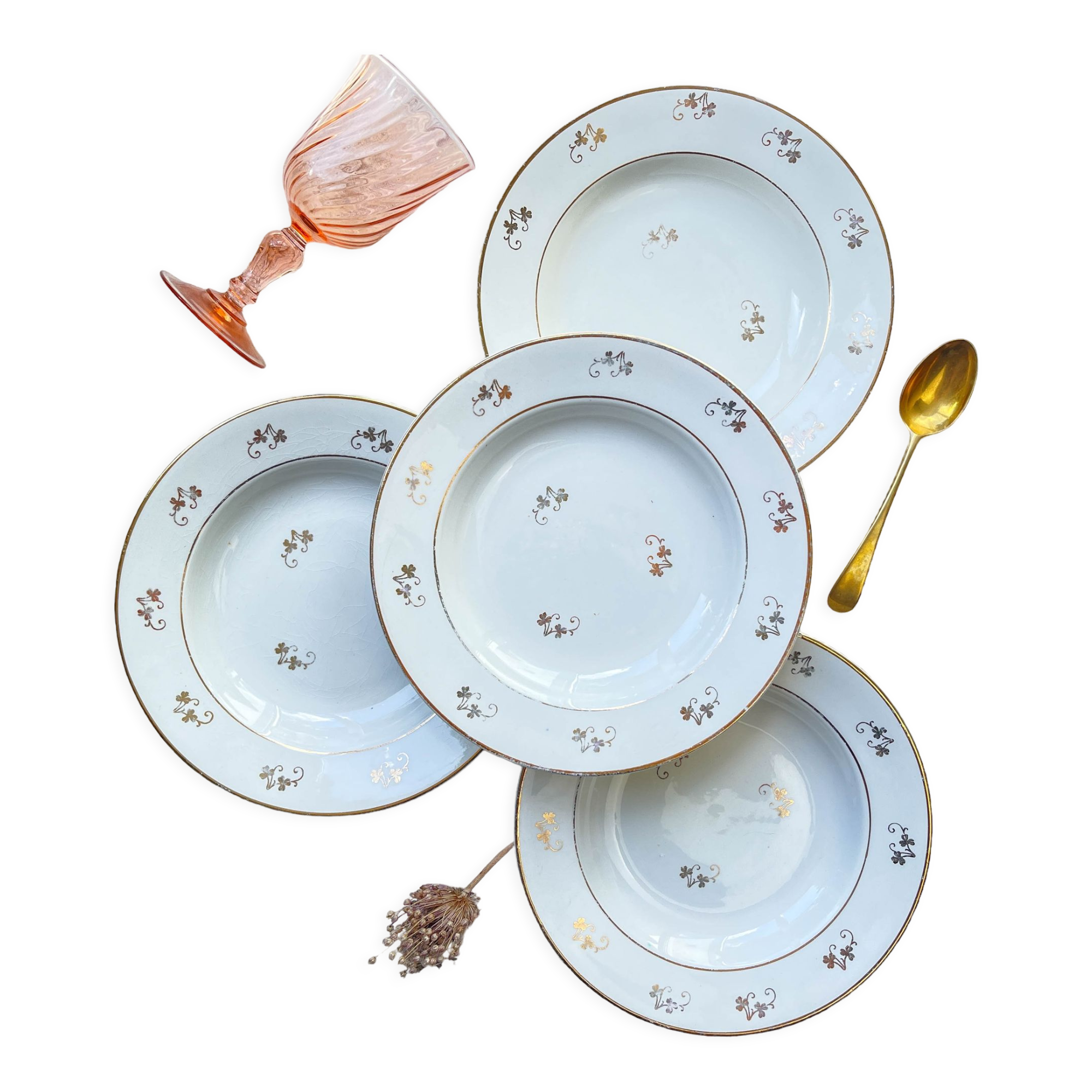 4 white porcelain L'Amandinoise soup plates with gold floral pattern