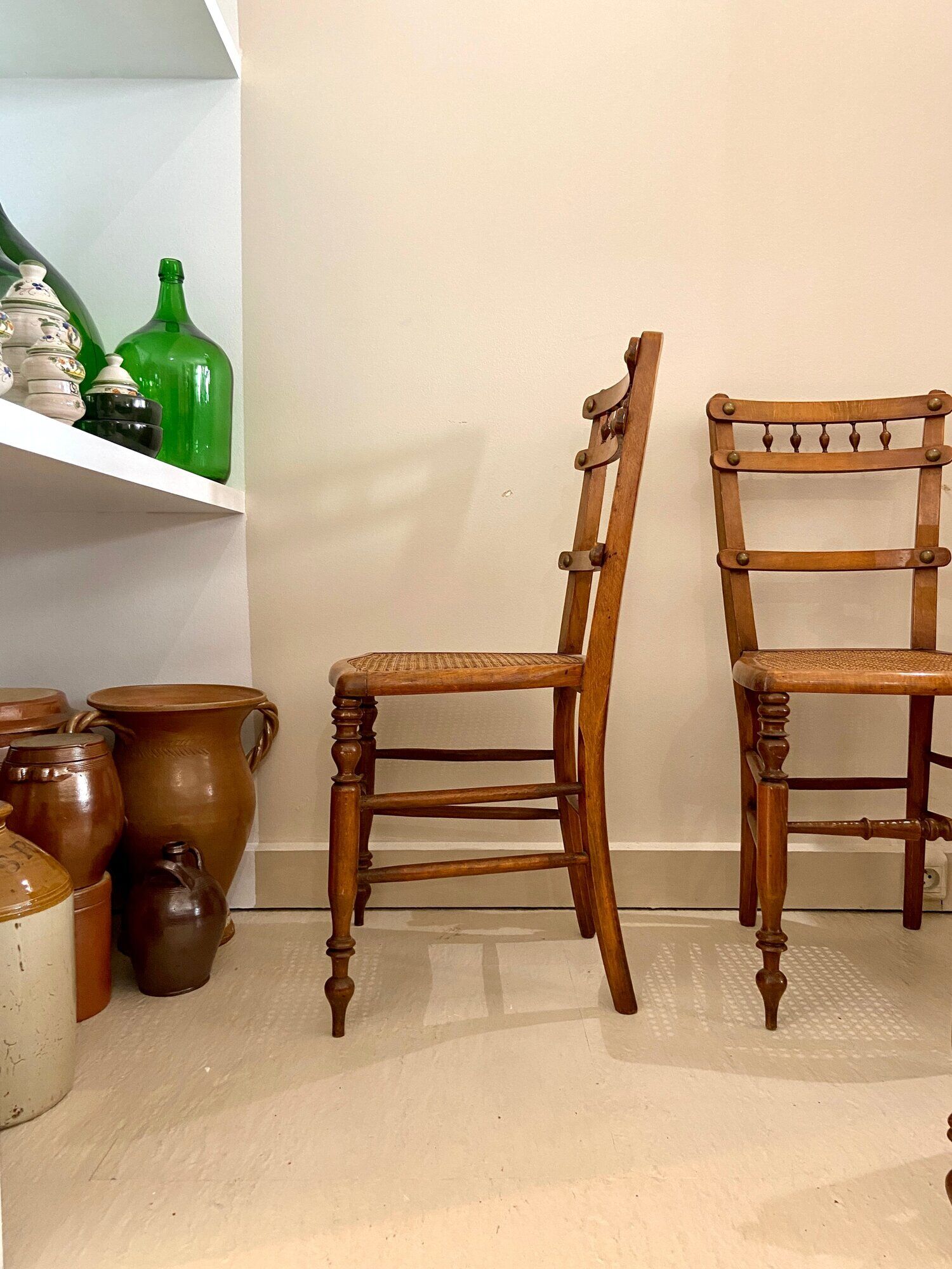 4 chaises en bois et cannage