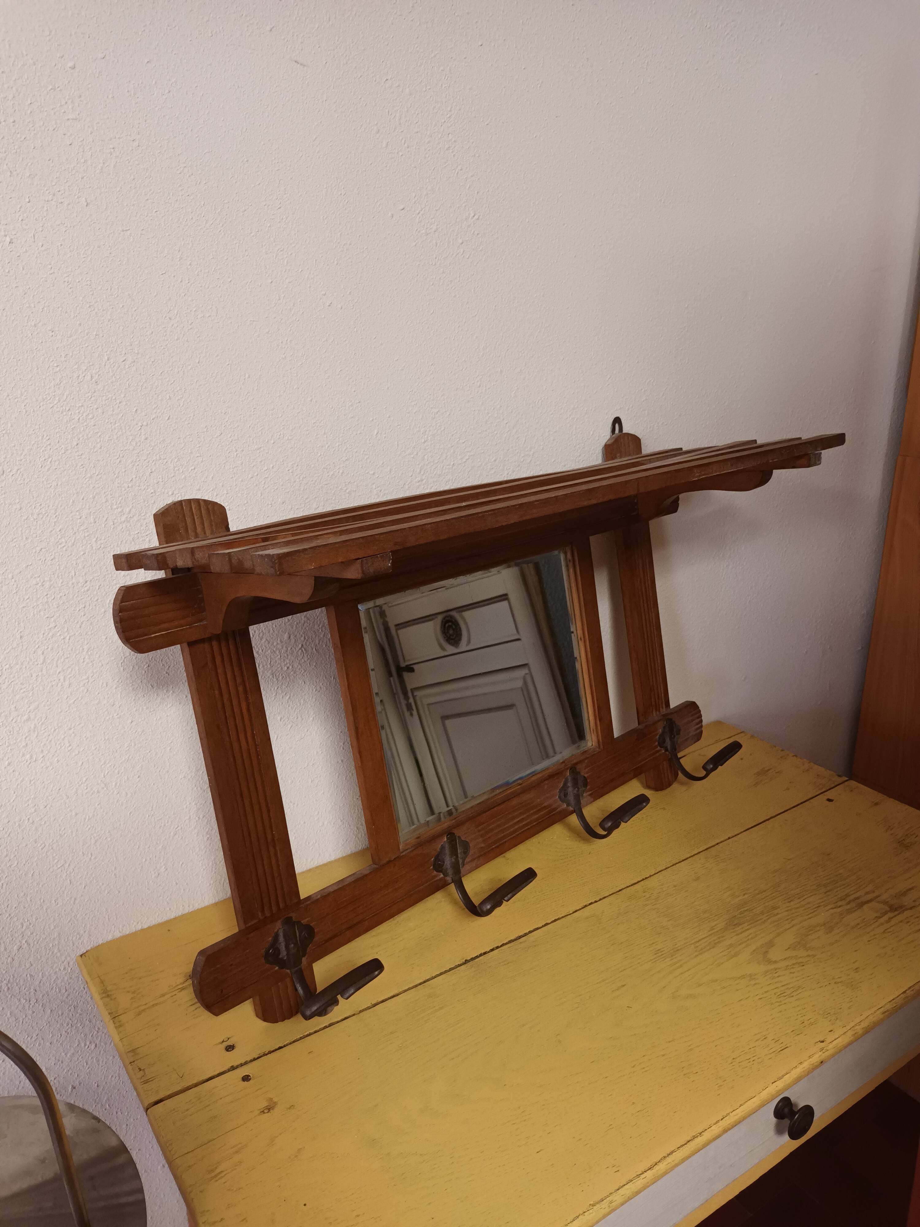 Wall coat rack with mirror