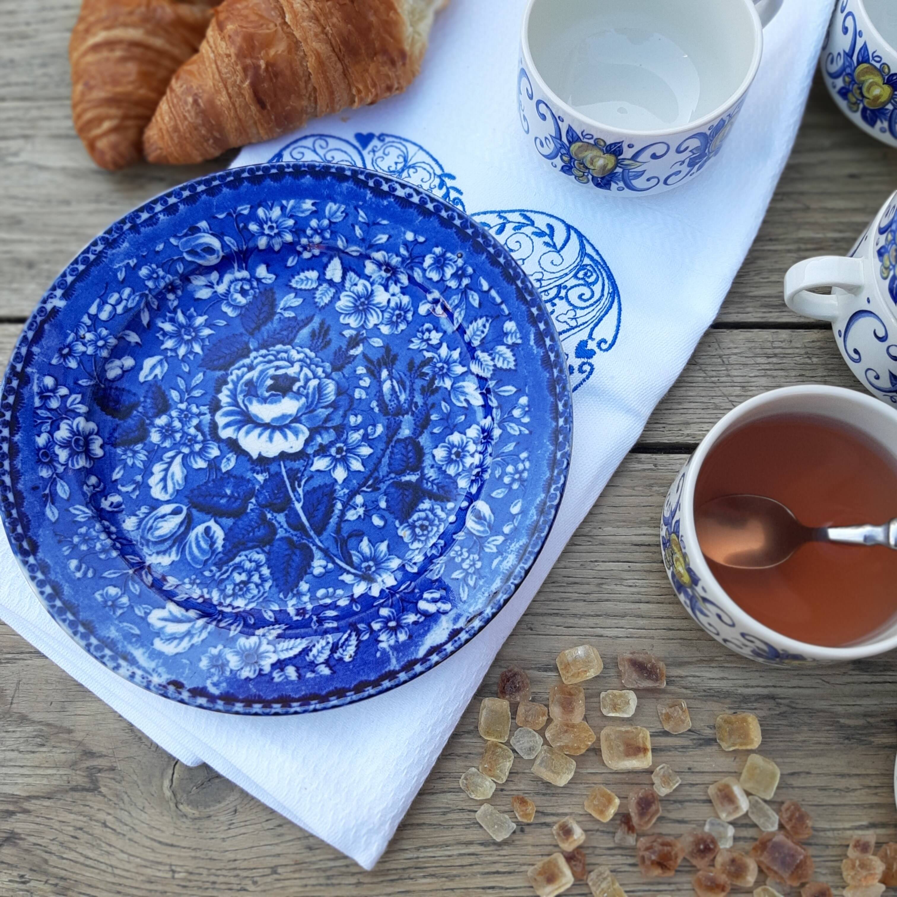 Old deep blue plate Villeroy &,Boch