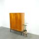 Meuble en placage avec tiroirs et piètement en acier, armoire vintage