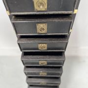 Meuble a huit petits tiroirs en bois noir XX Siècle