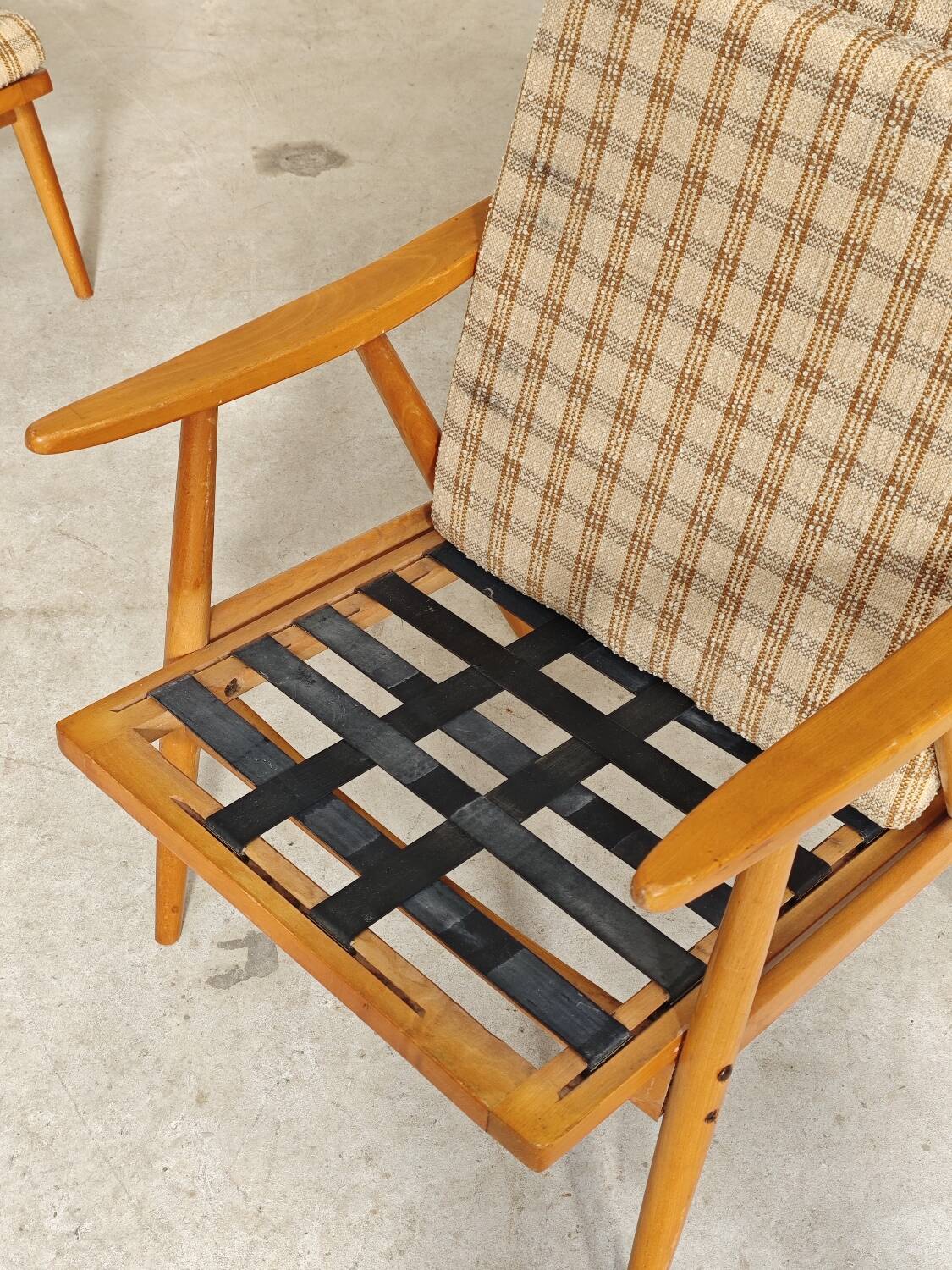 Pair of boomerang armchairs by antonin suman for ton (thonet)