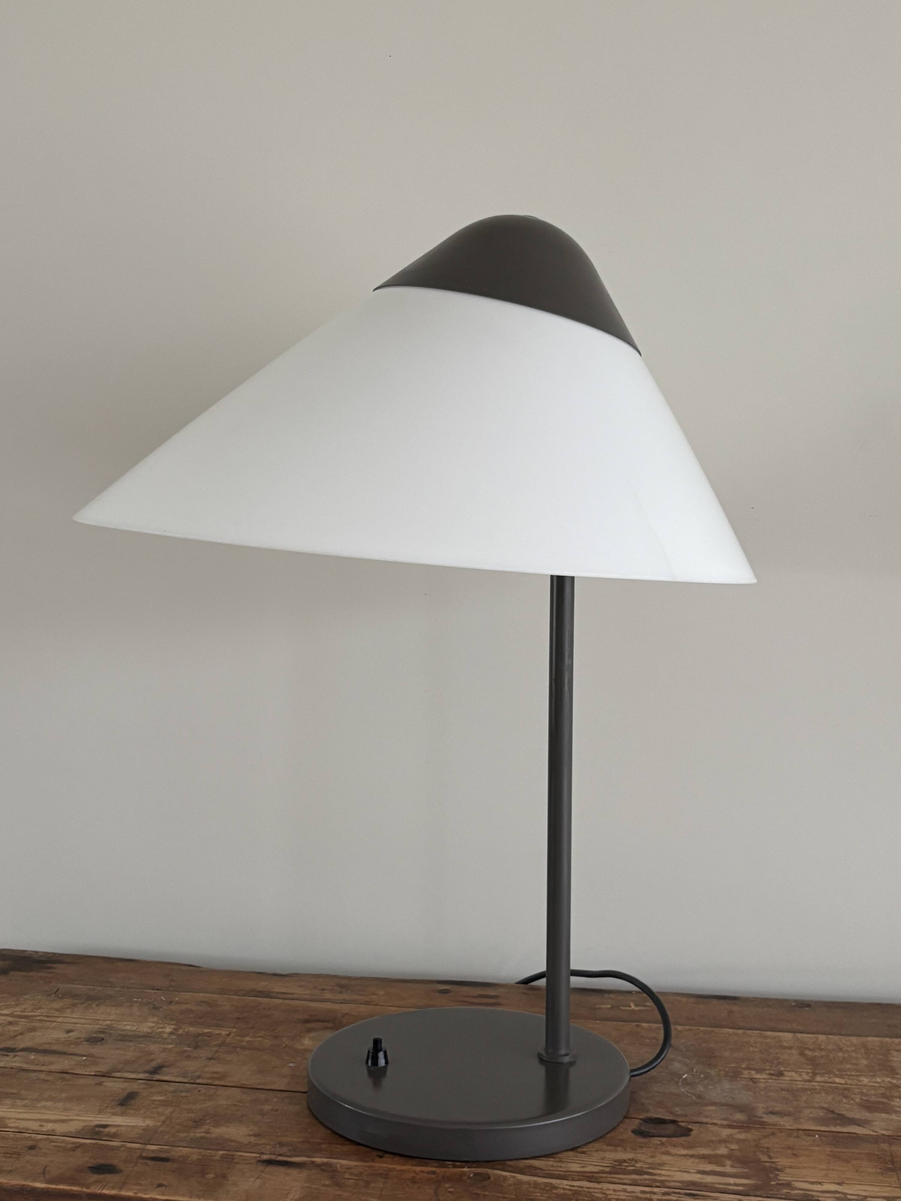 Vintage Opala table lamp Hans J. Wegner Louis Poulsen Design