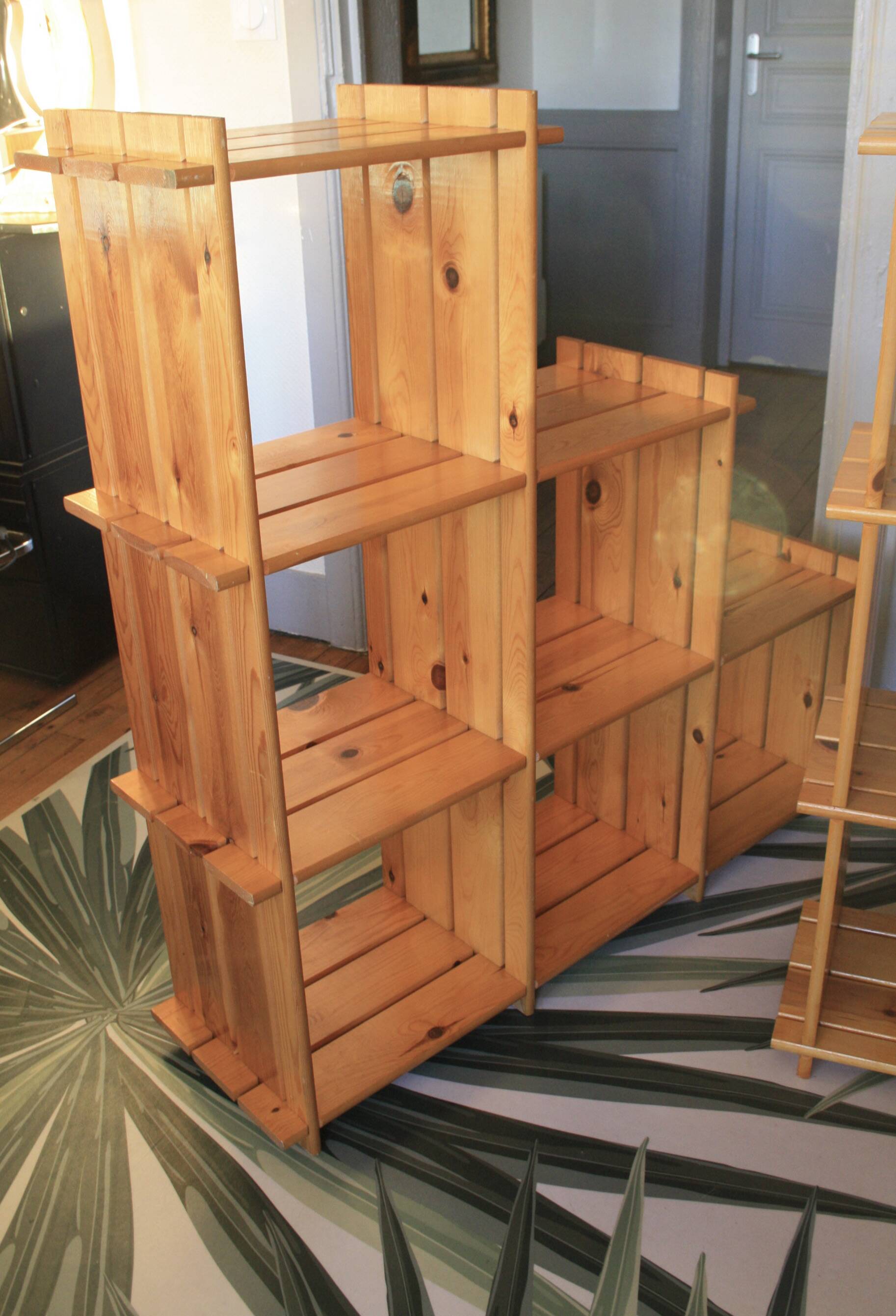 Pine staircase shelf in Regain style