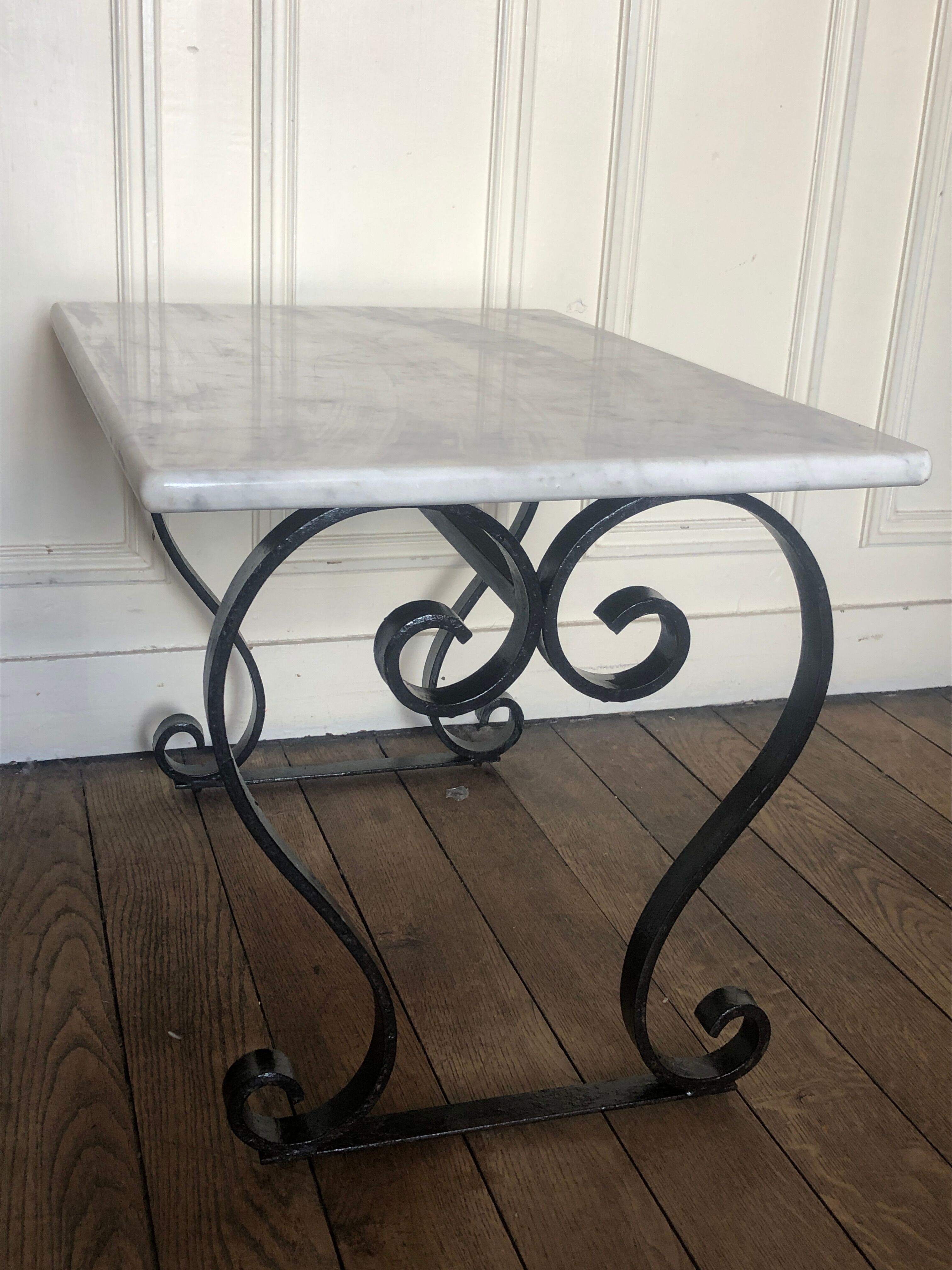 Table low white marble