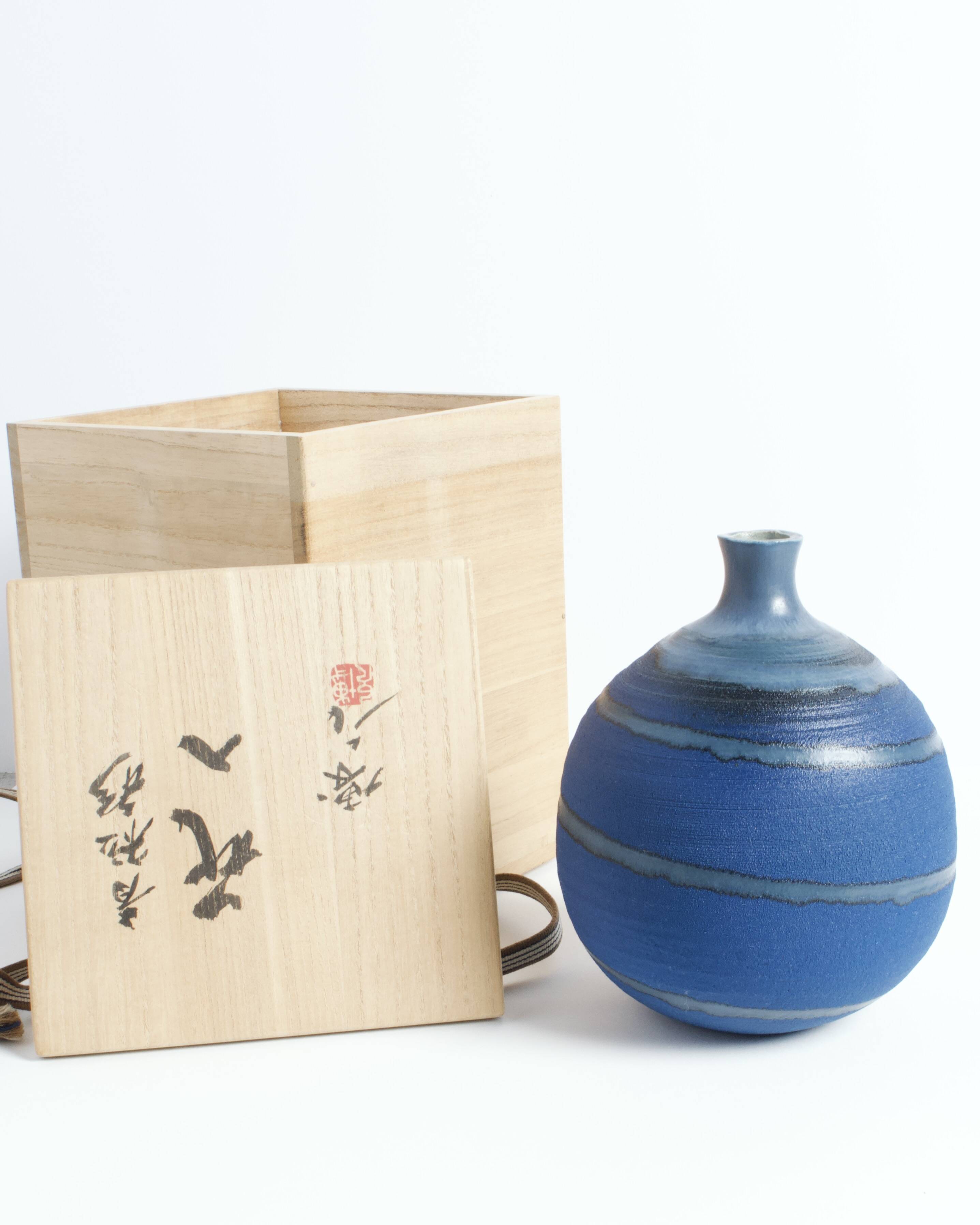 Andō Hironobu, Ceramic vase