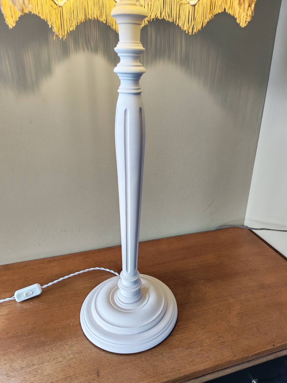 Vintage Hollywood Regency lamp