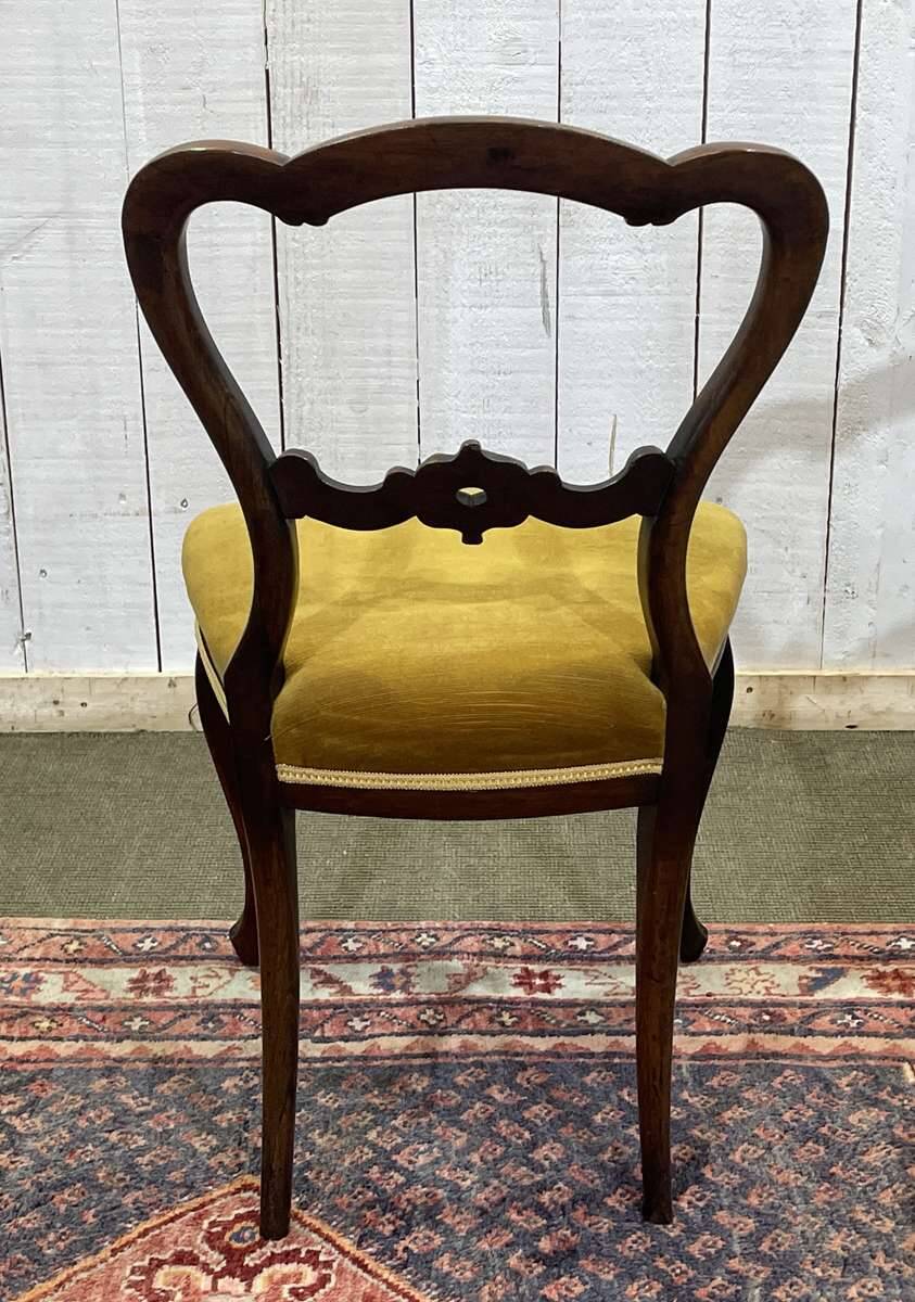 Set of 6 19th century English chairs in walnut
