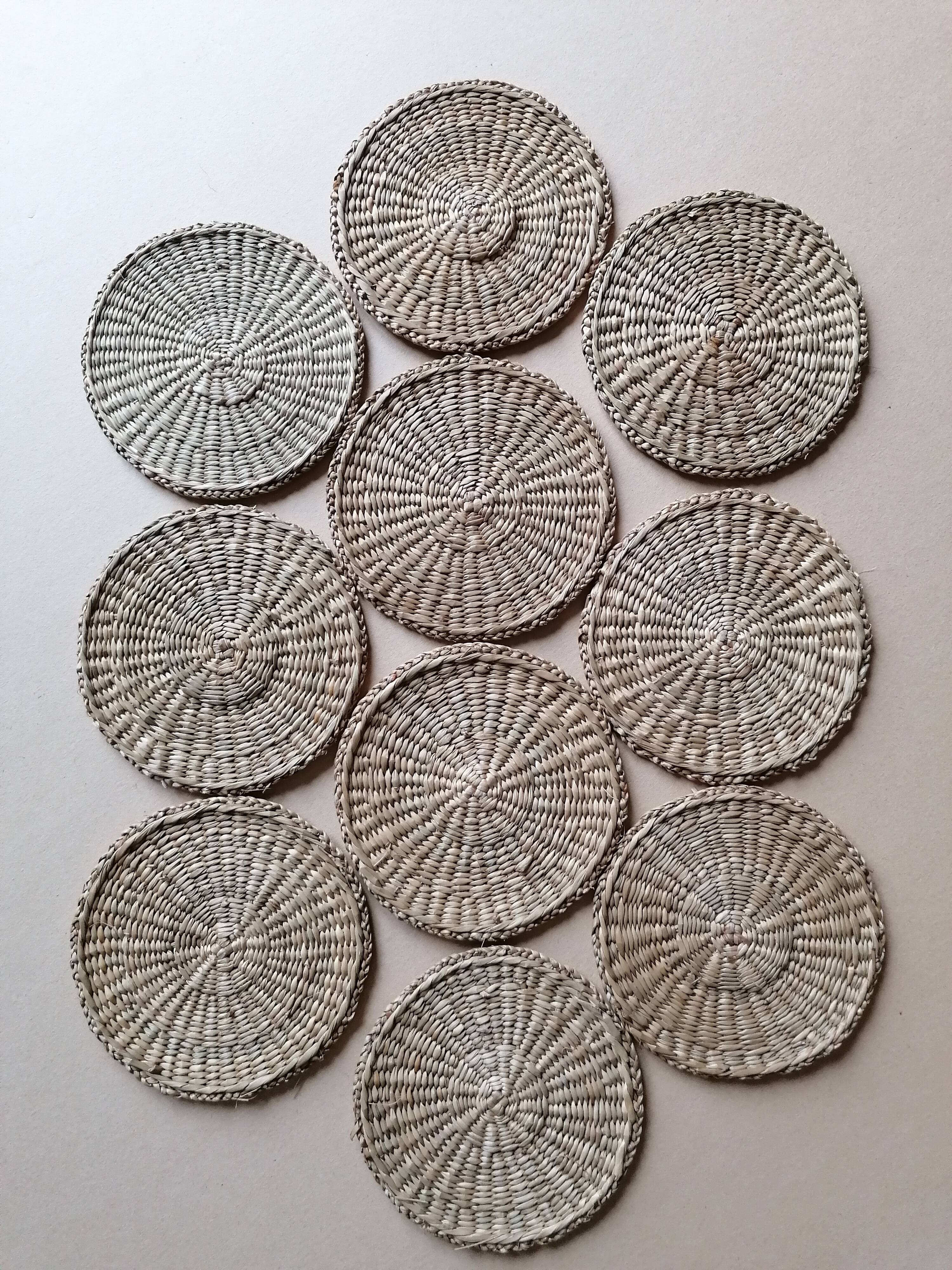 Set of 10 rattan coasters and its box