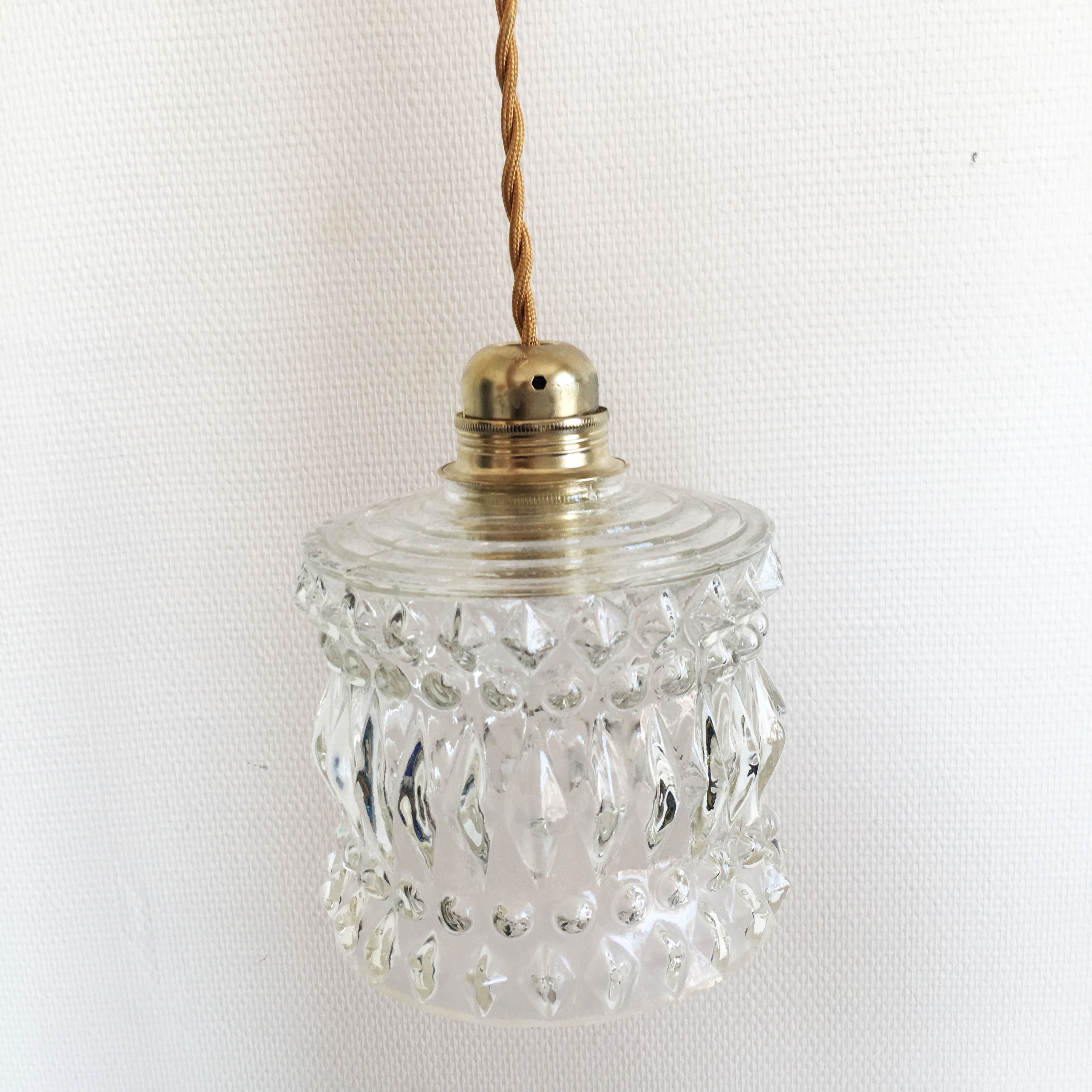 Suspension made with a vintage glass globe